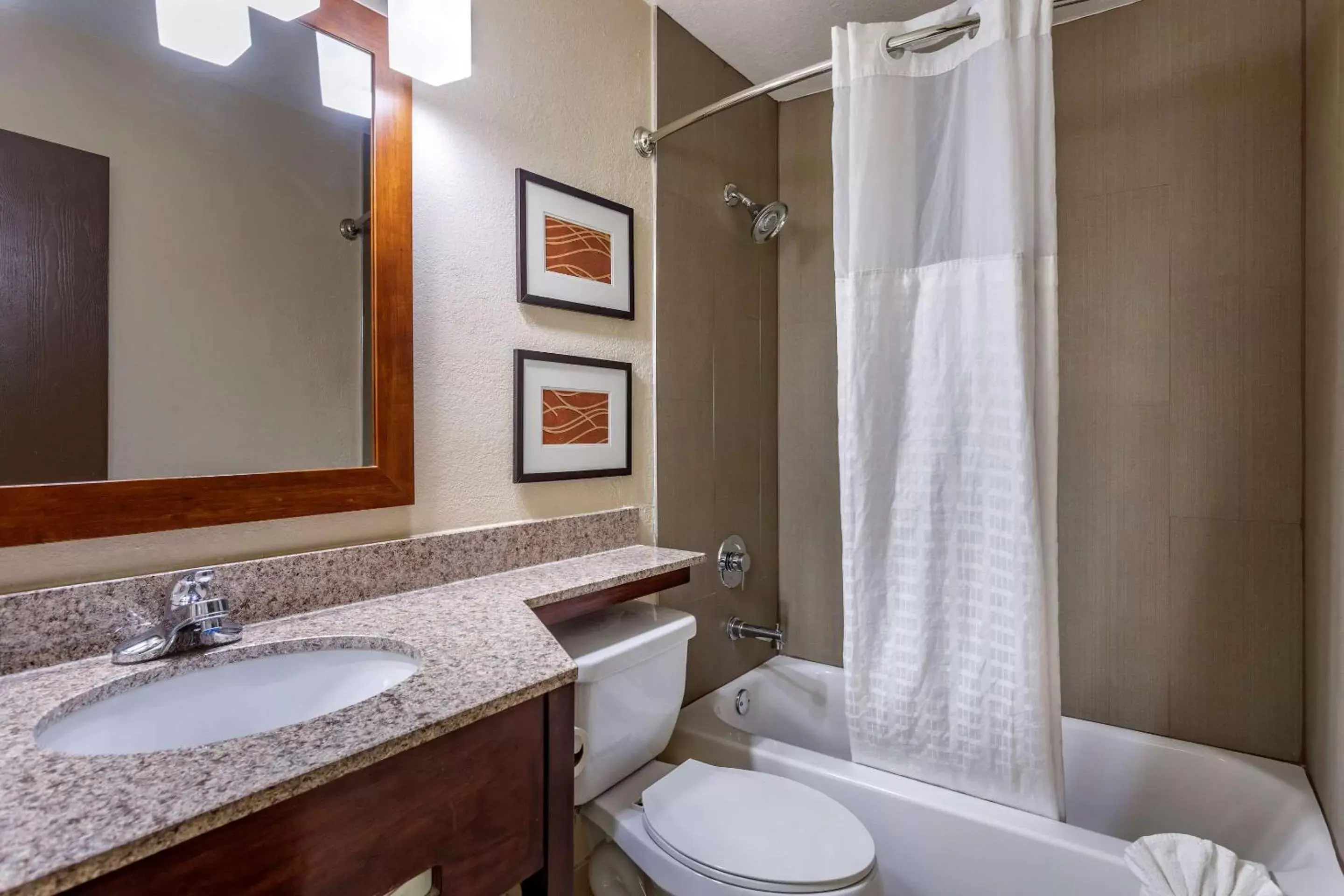 Bathroom in Comfort Inn Nashville West