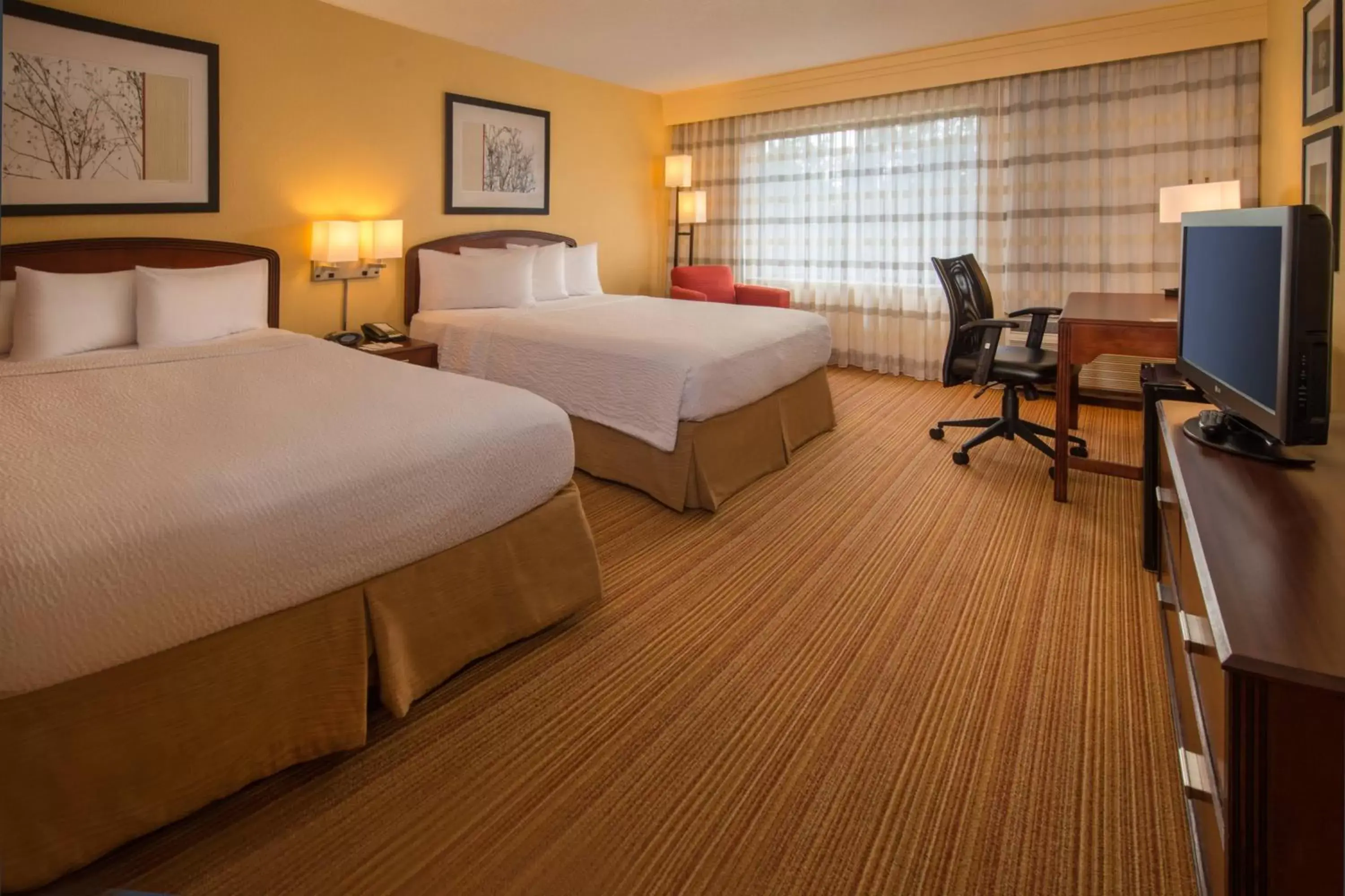 Photo of the whole room, Bed in Courtyard by Marriott North Charleston Airport Coliseum