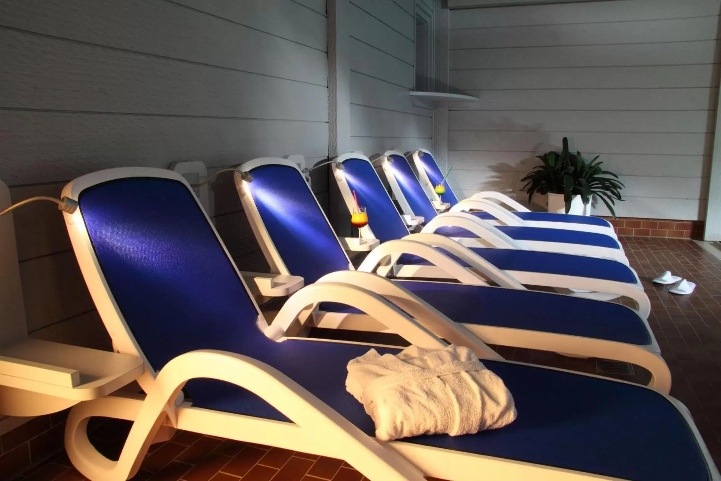 Swimming pool in Hotel am Schlosspark Zum Kurfürst