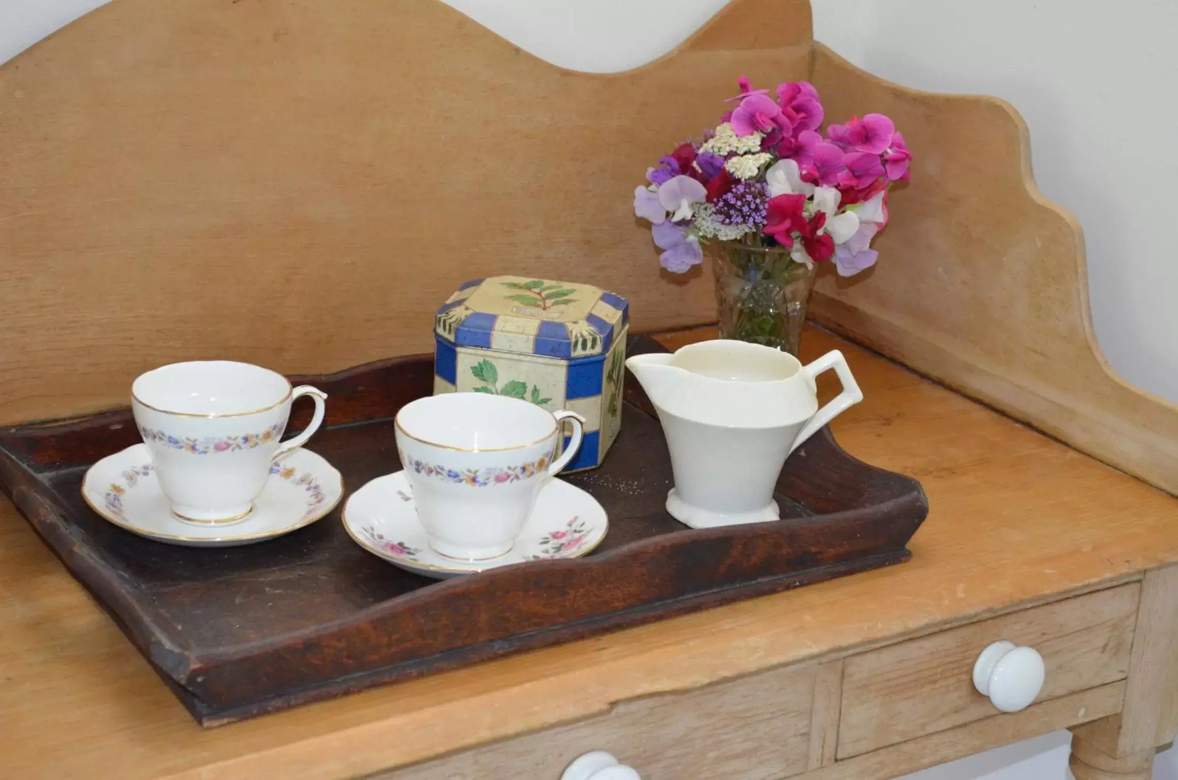 Coffee/tea facilities in Stroud House