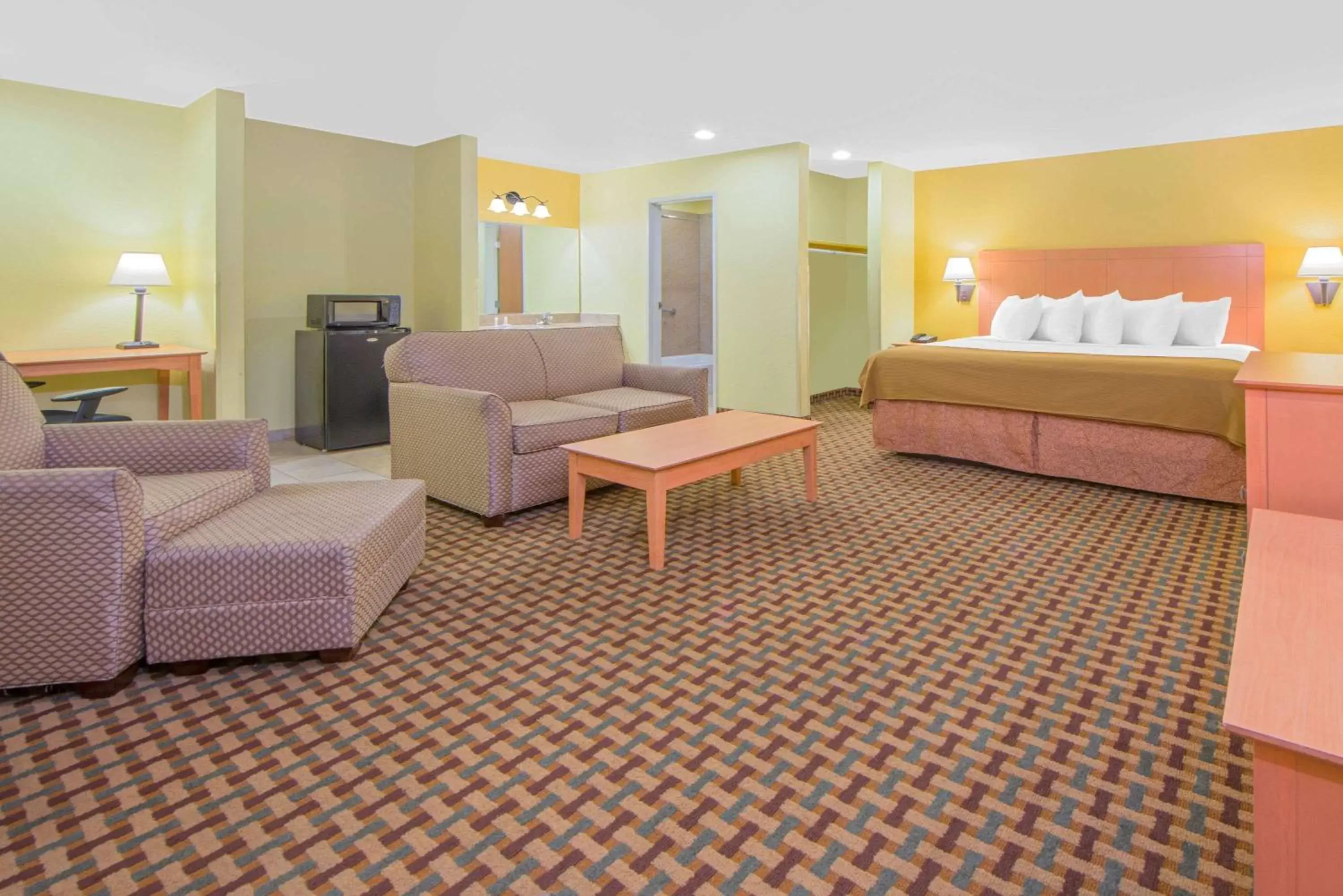 Photo of the whole room, Seating Area in Days Inn by Wyndham Lubbock South