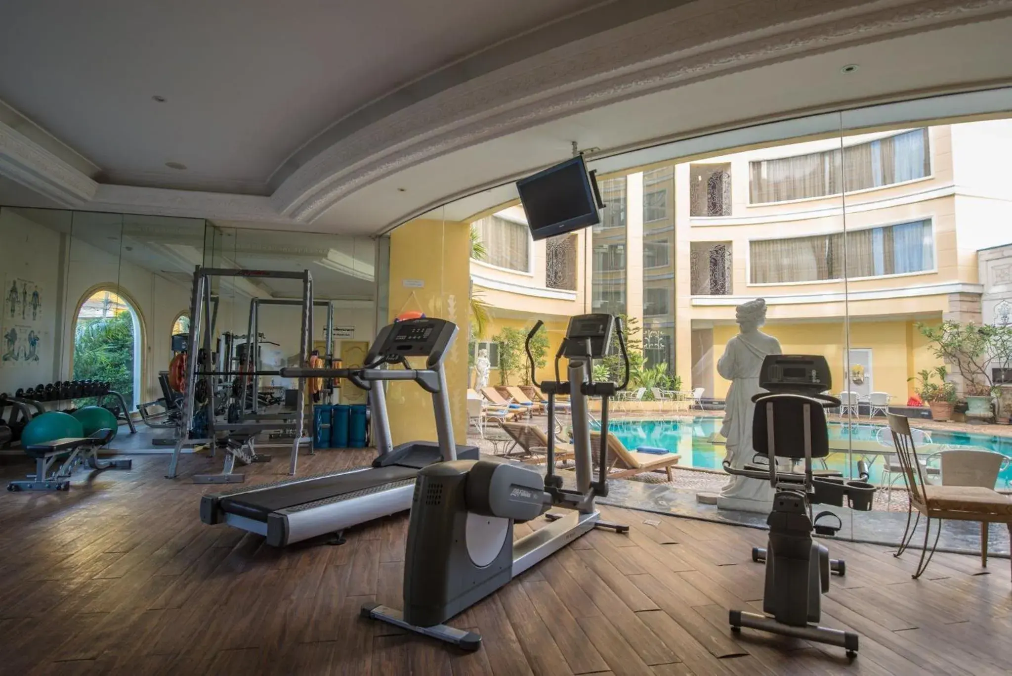 Fitness centre/facilities, Fitness Center/Facilities in Four Seasons Place Hotel