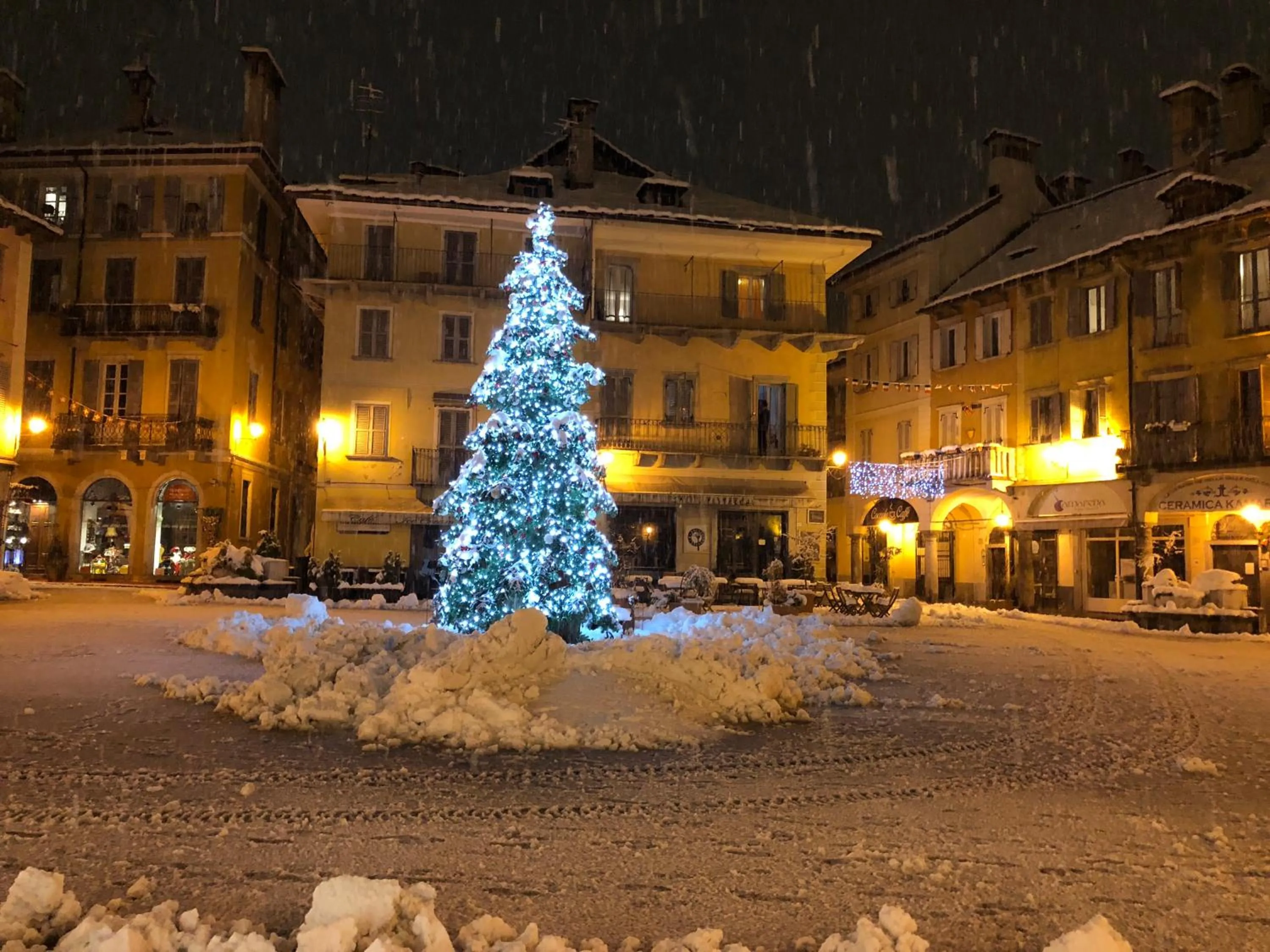 Shopping Area in Hotel Domodossola