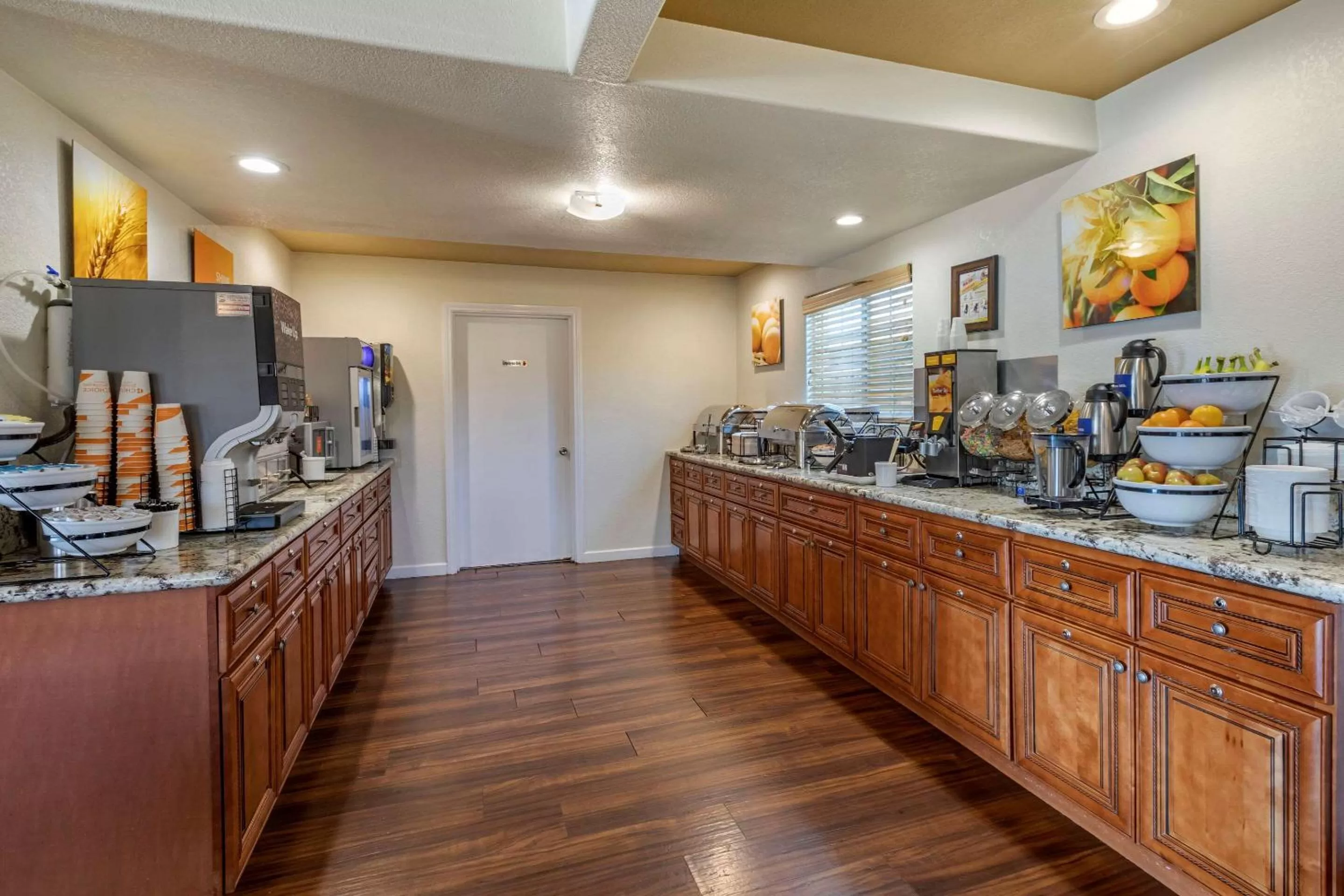 Restaurant/places to eat in Comfort Inn Bishop