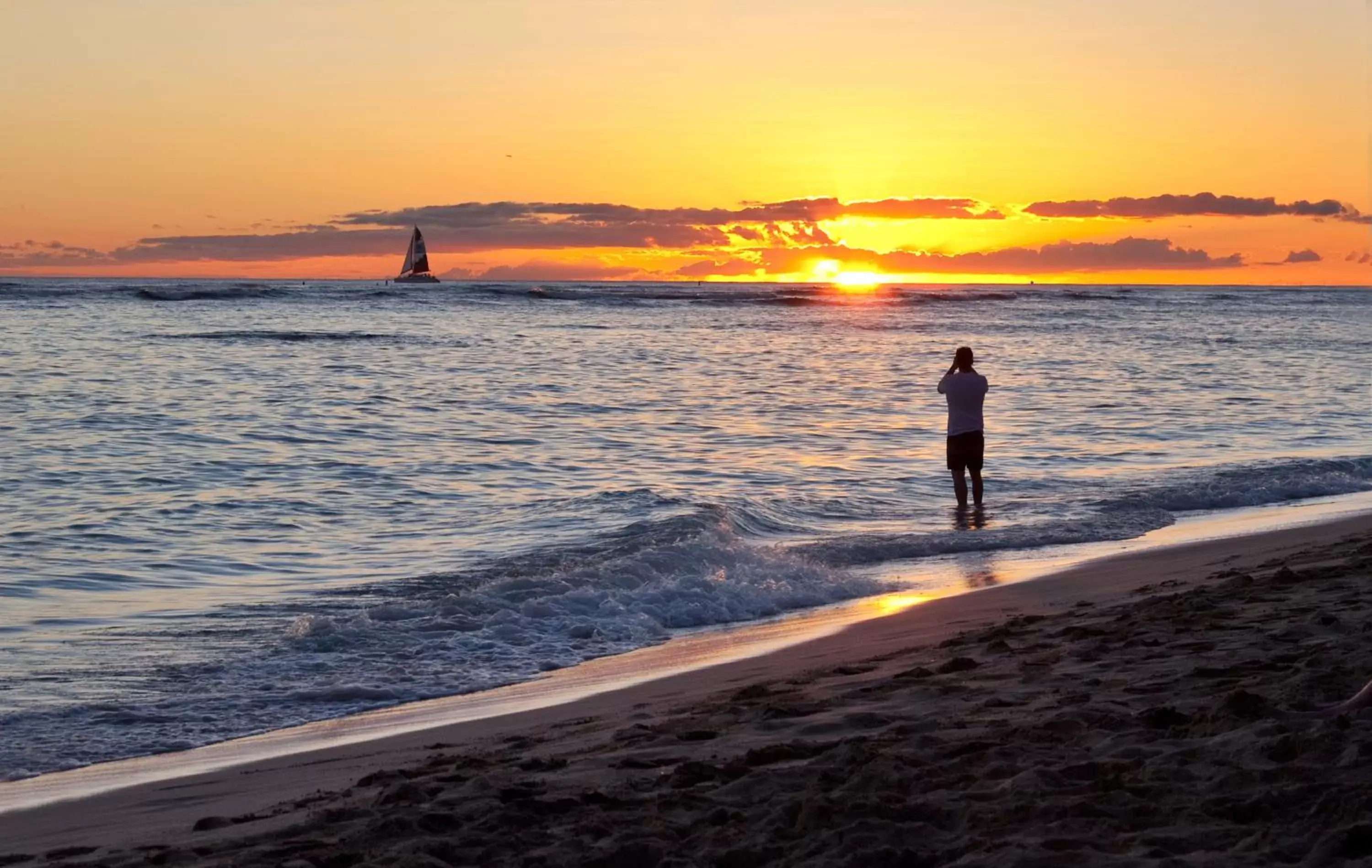 Nearby landmark, Beach in OUTRIGGER Waikiki Beachcomber Hotel