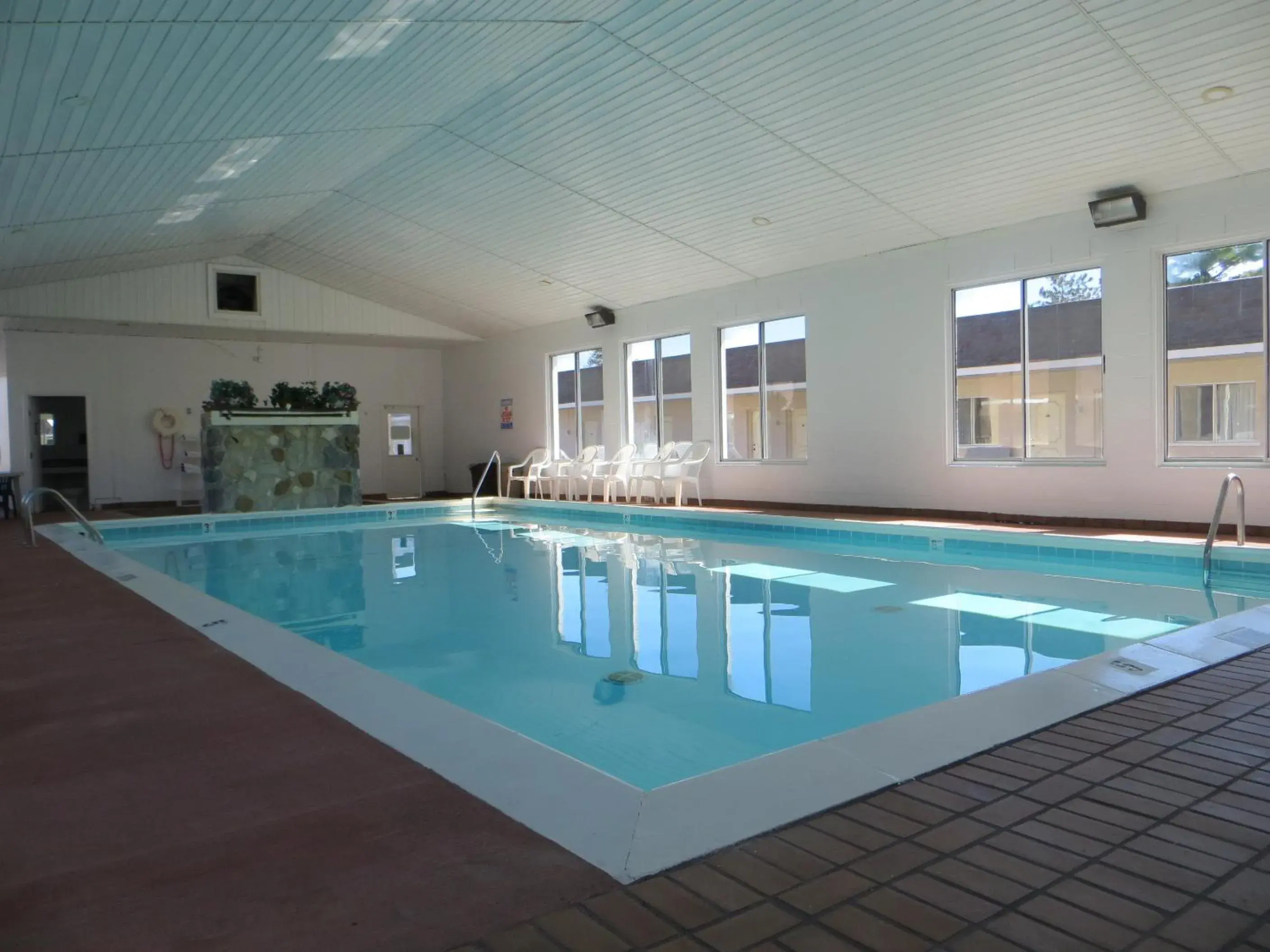 Swimming Pool in Waterfront Inn Mackinaw City