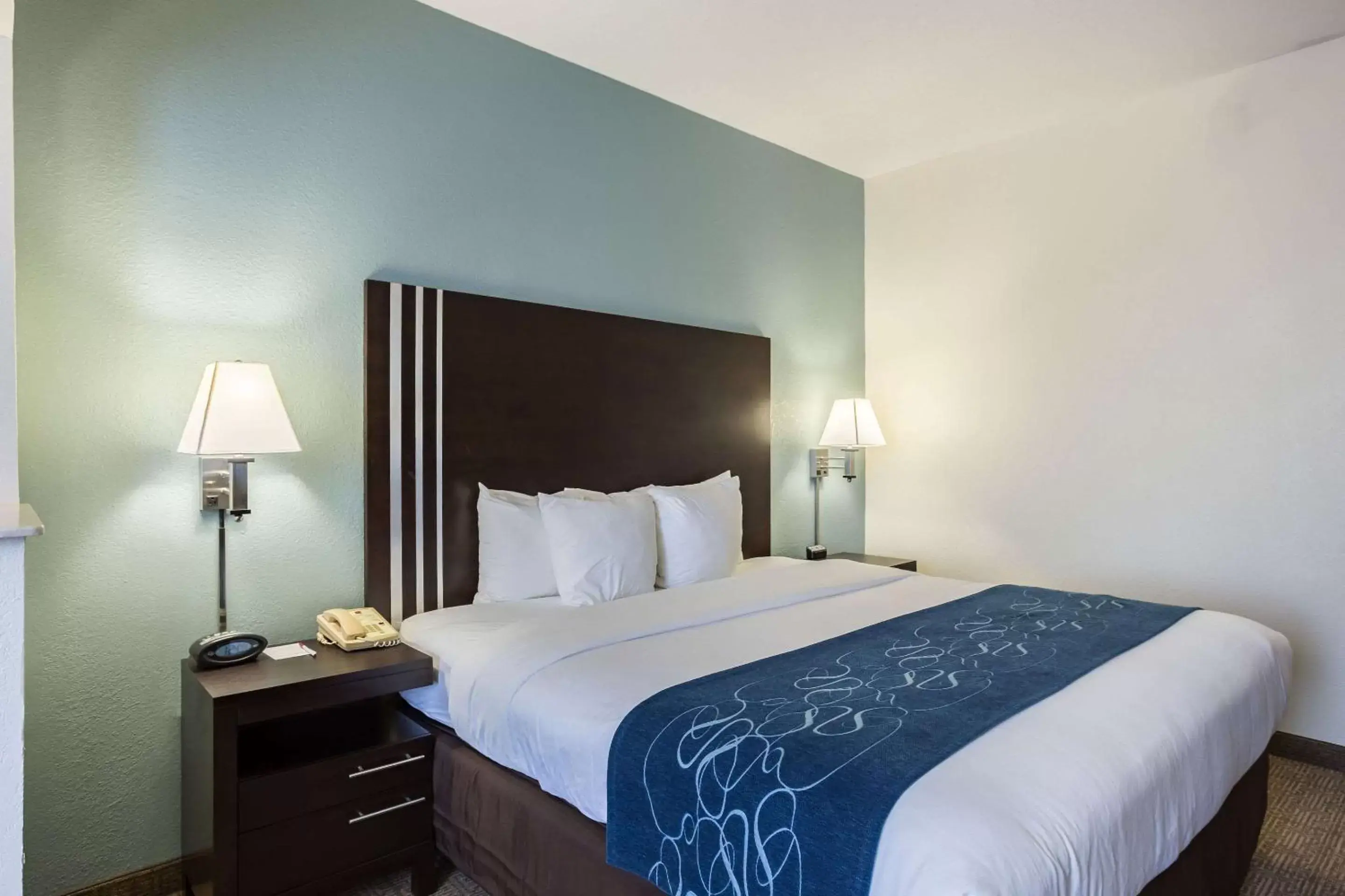 Bedroom, Bed in Comfort Suites New Orleans East