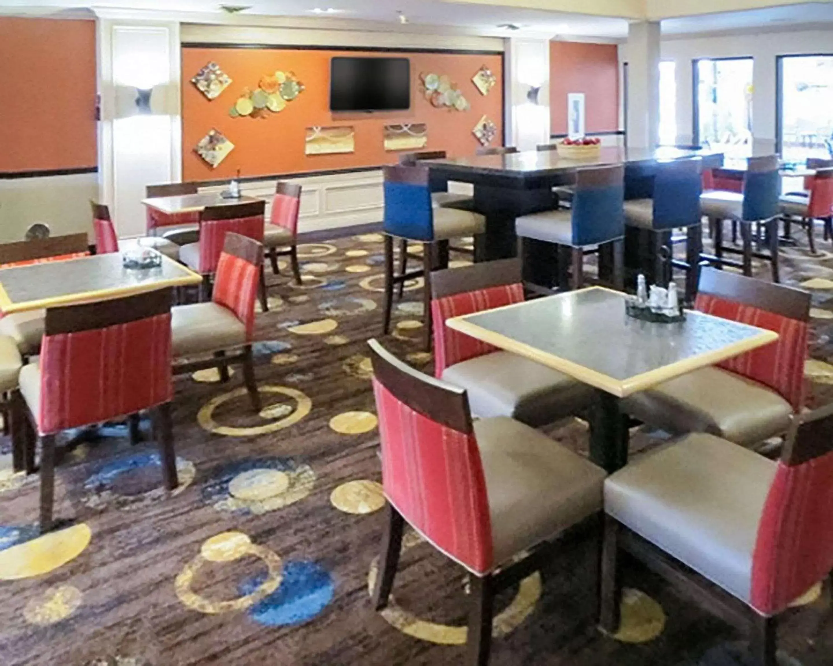 Restaurant/Places to Eat in Comfort Suites Southwest