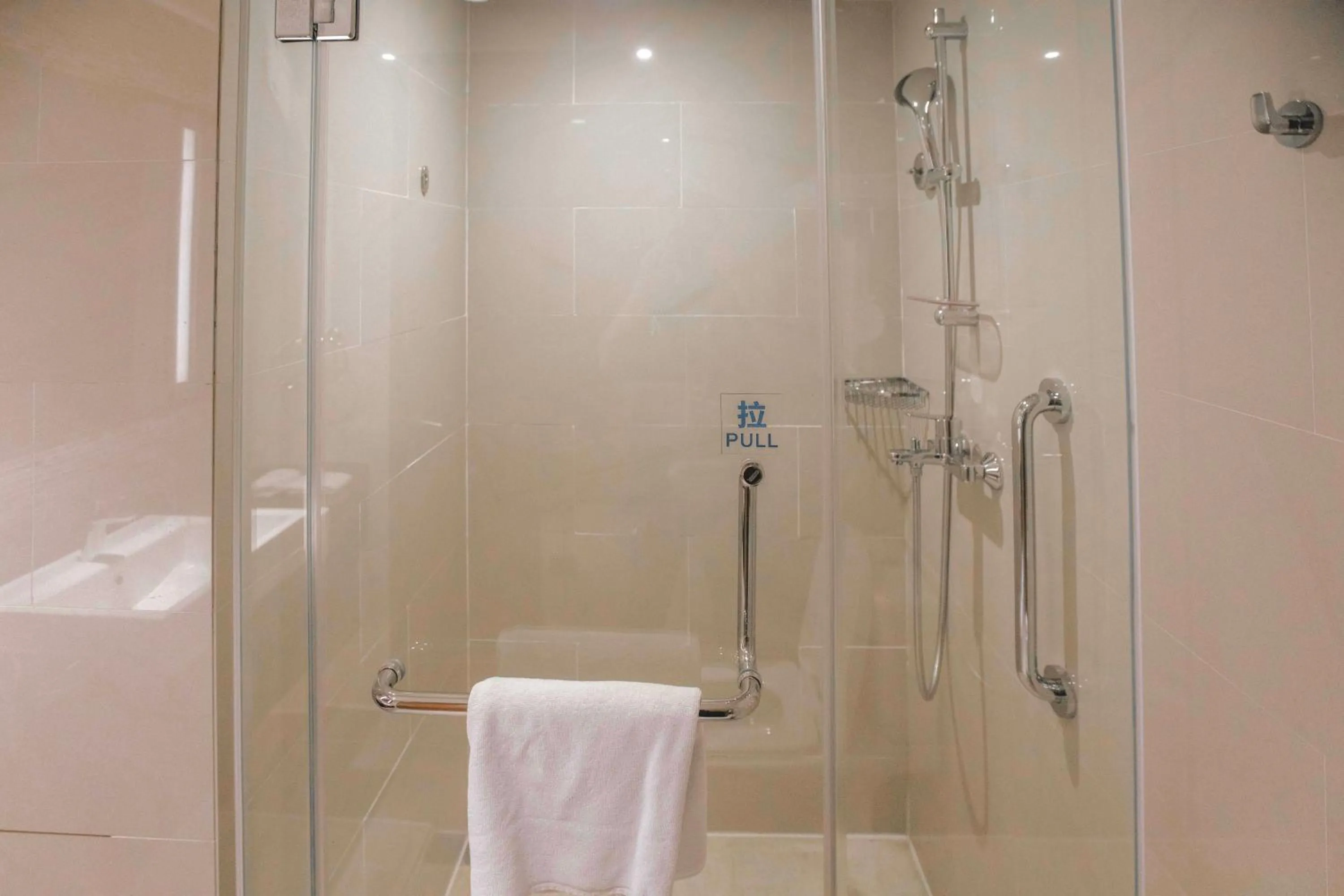 Shower in Somerset Swan Lake Hefei