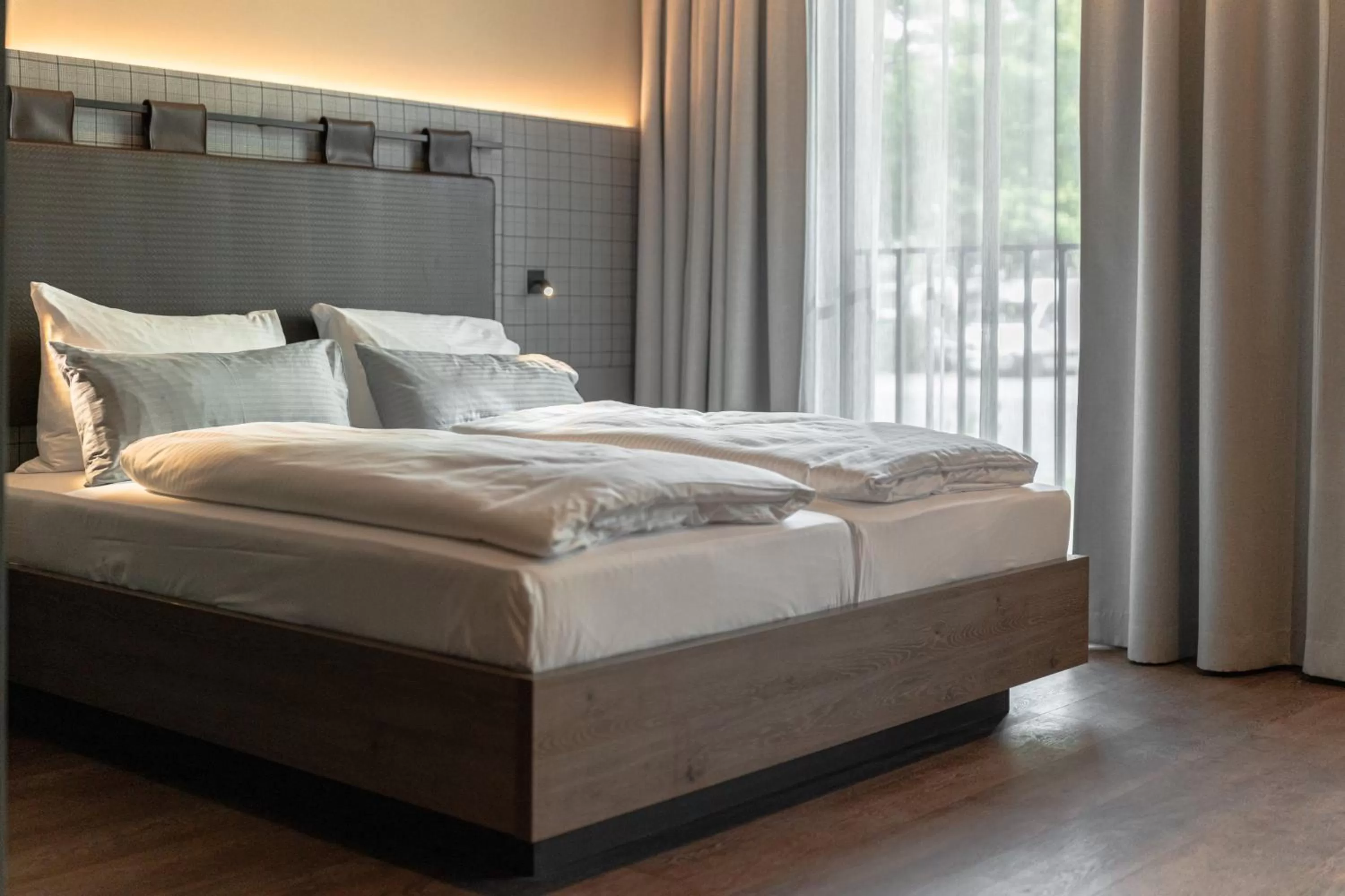 Bedroom, Bed in FreshSuites & Bar