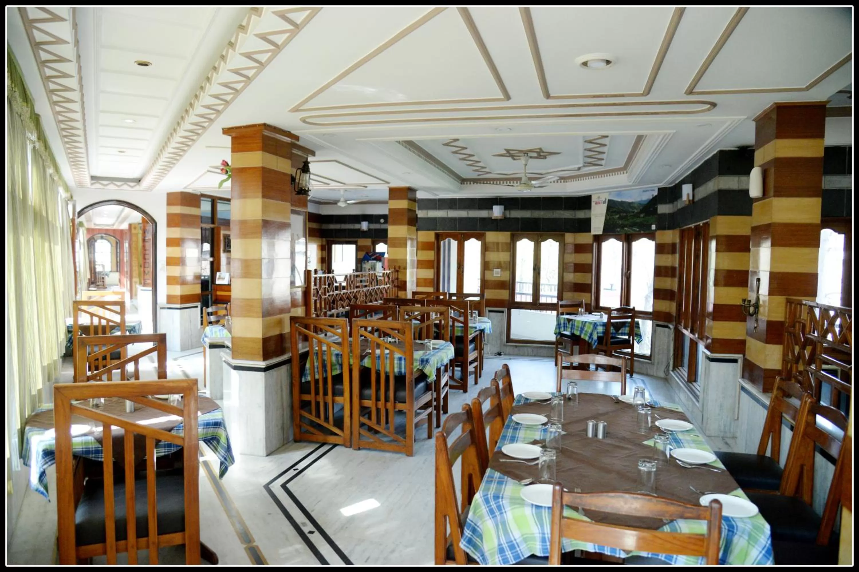 Restaurant/Places to Eat in Hotel Valley View