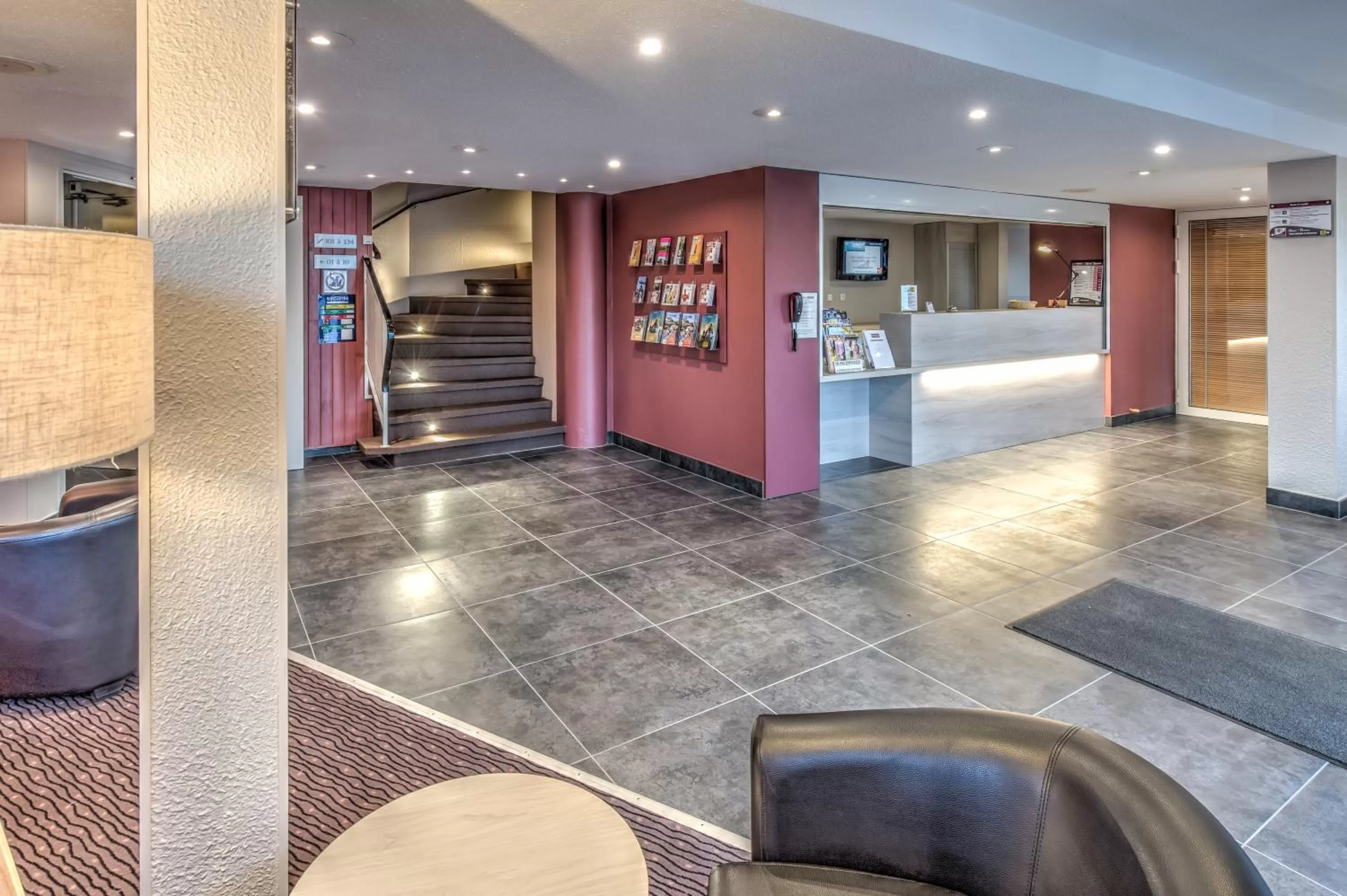 Lobby or reception in Contact Hôtel Astréa Nevers Nord et son restaurant la Nouvelle Table