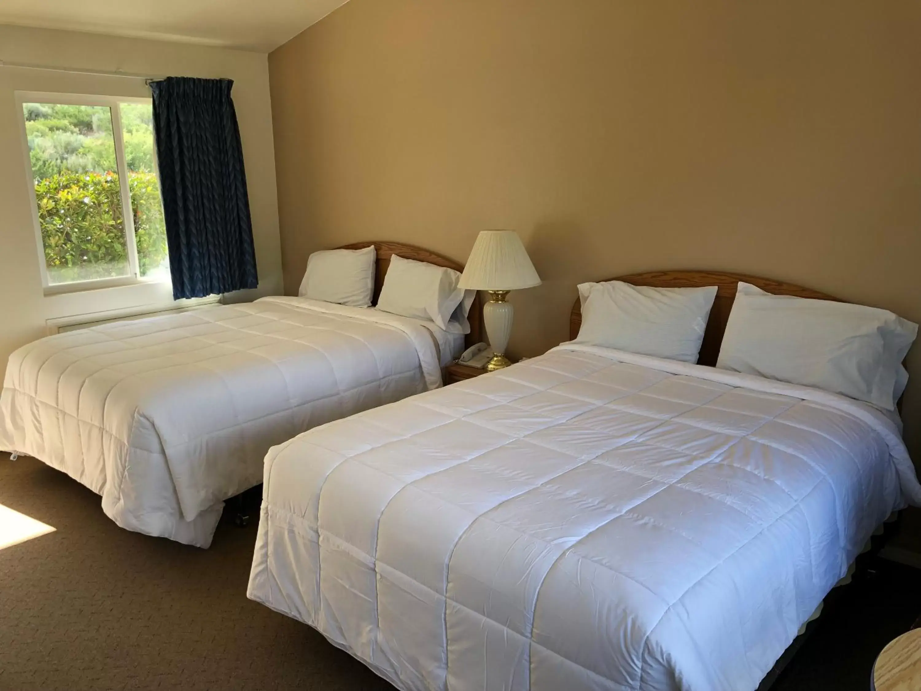 Bedroom, Bed in Meadowcliff Lodge Coleville