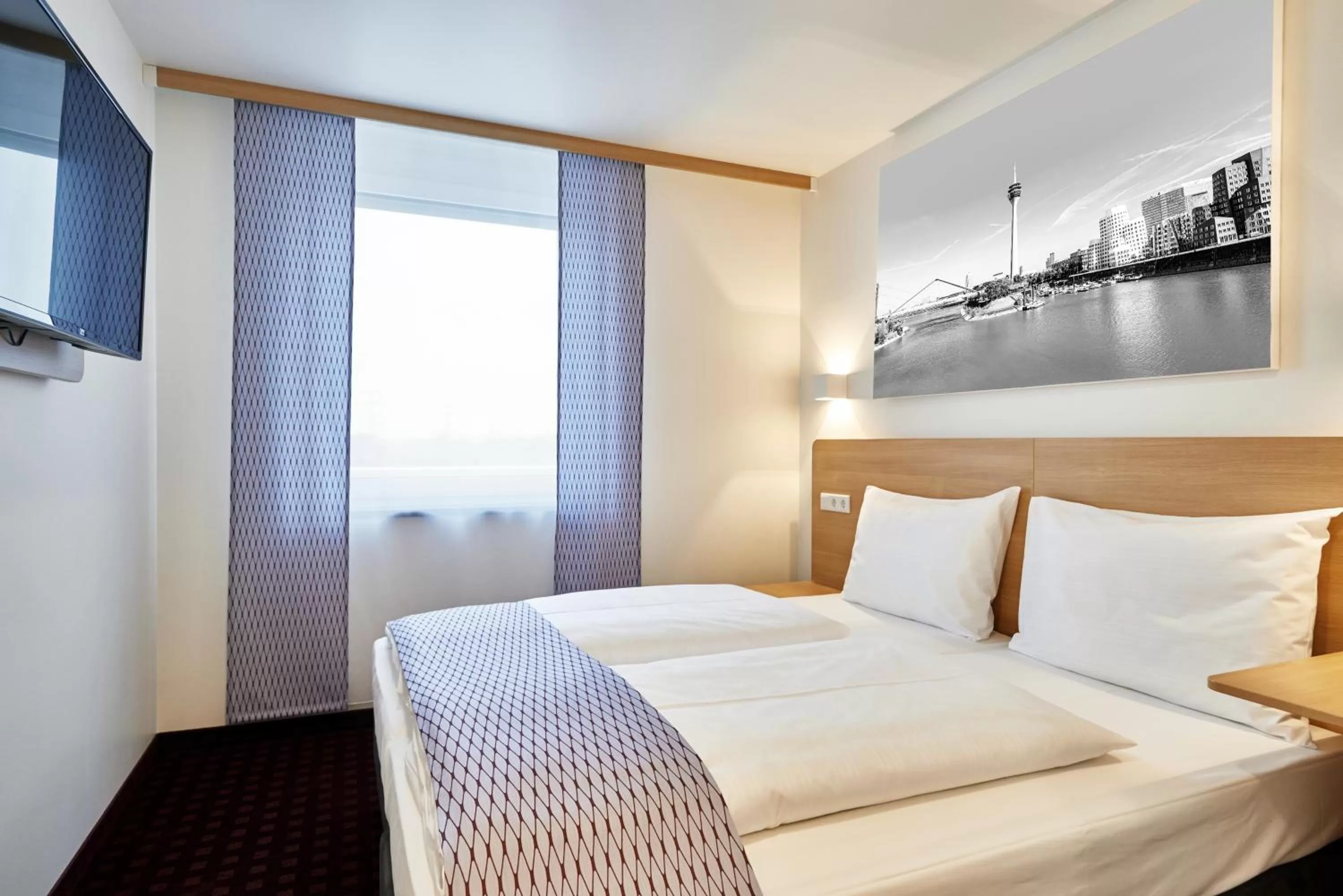 Other, Bed in McDreams Hotel Düsseldorf-City