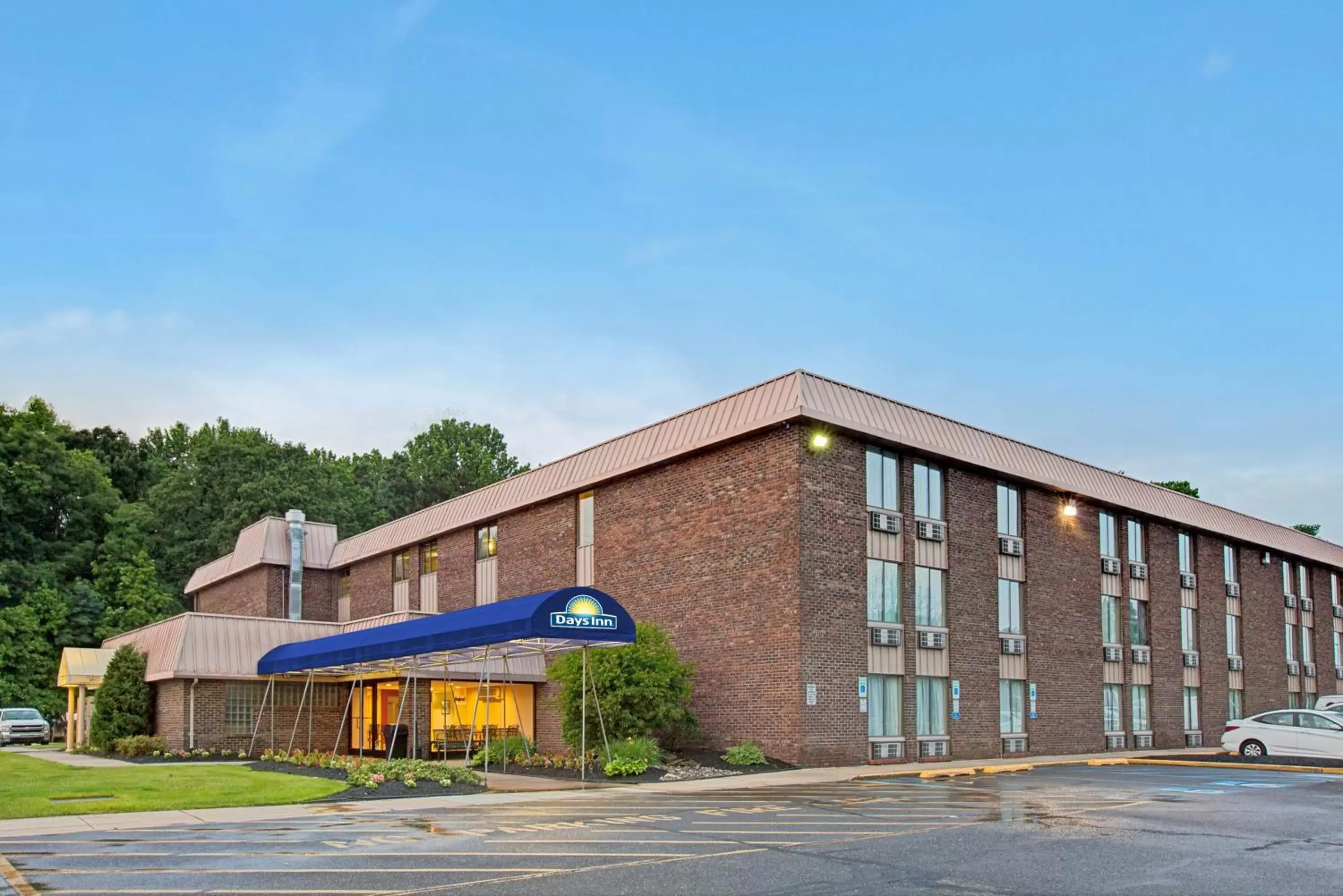 Property Building in Days Inn by Wyndham East Windsor/Hightstown