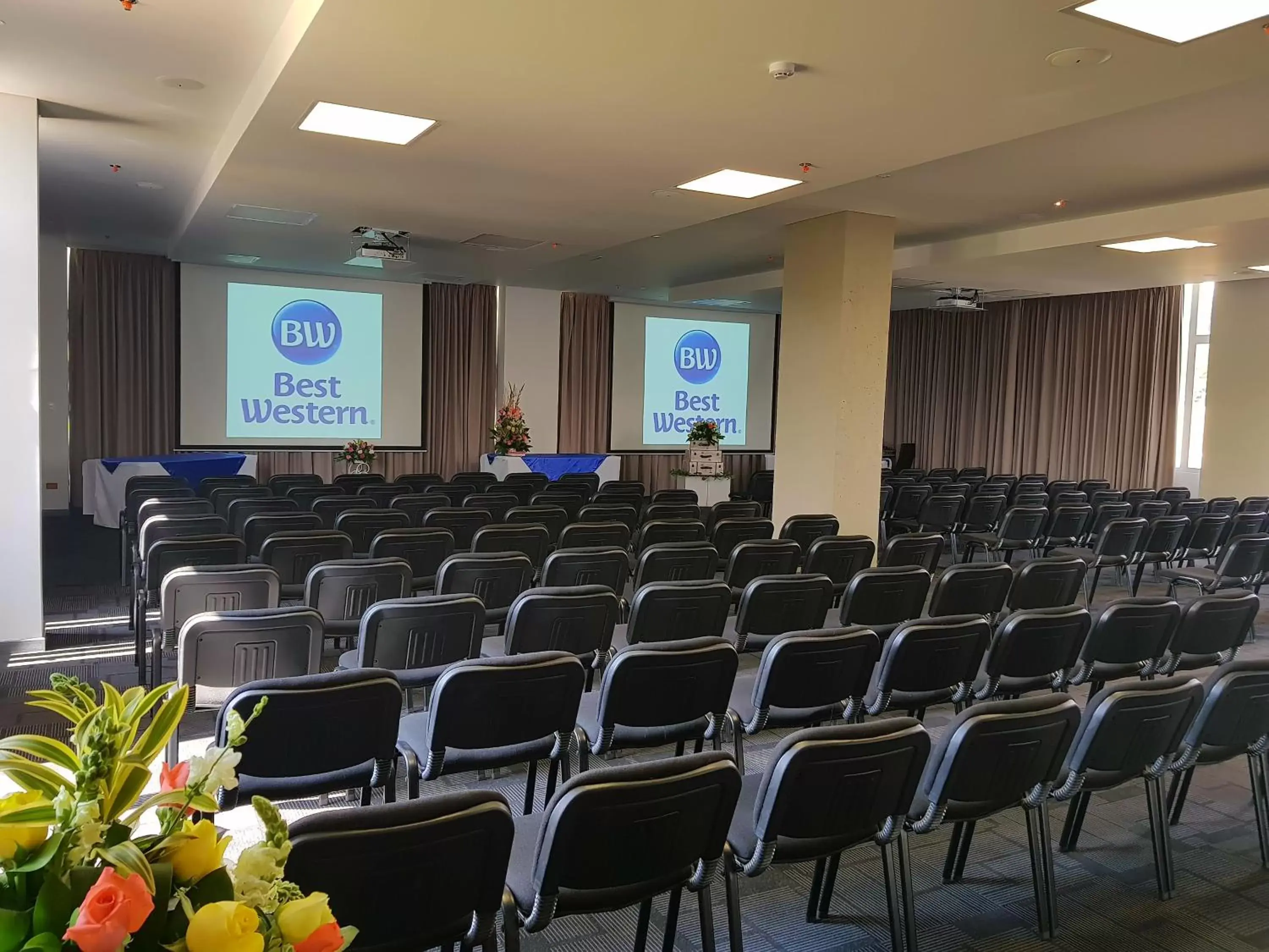 Meeting/conference room in Best Western Duitama Nivari Hotel