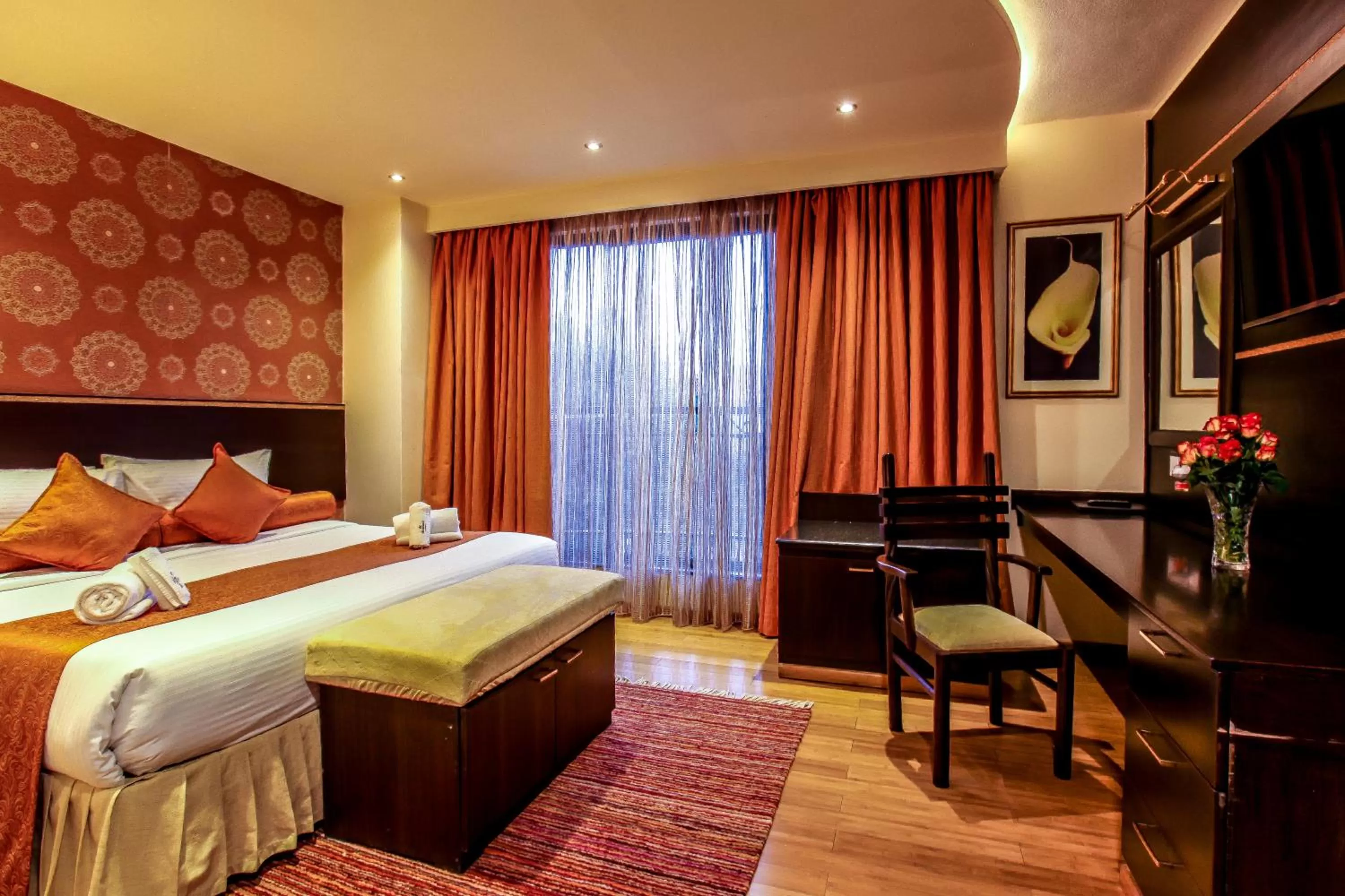 Photo of the whole room, Bed in The Monarch Hotel