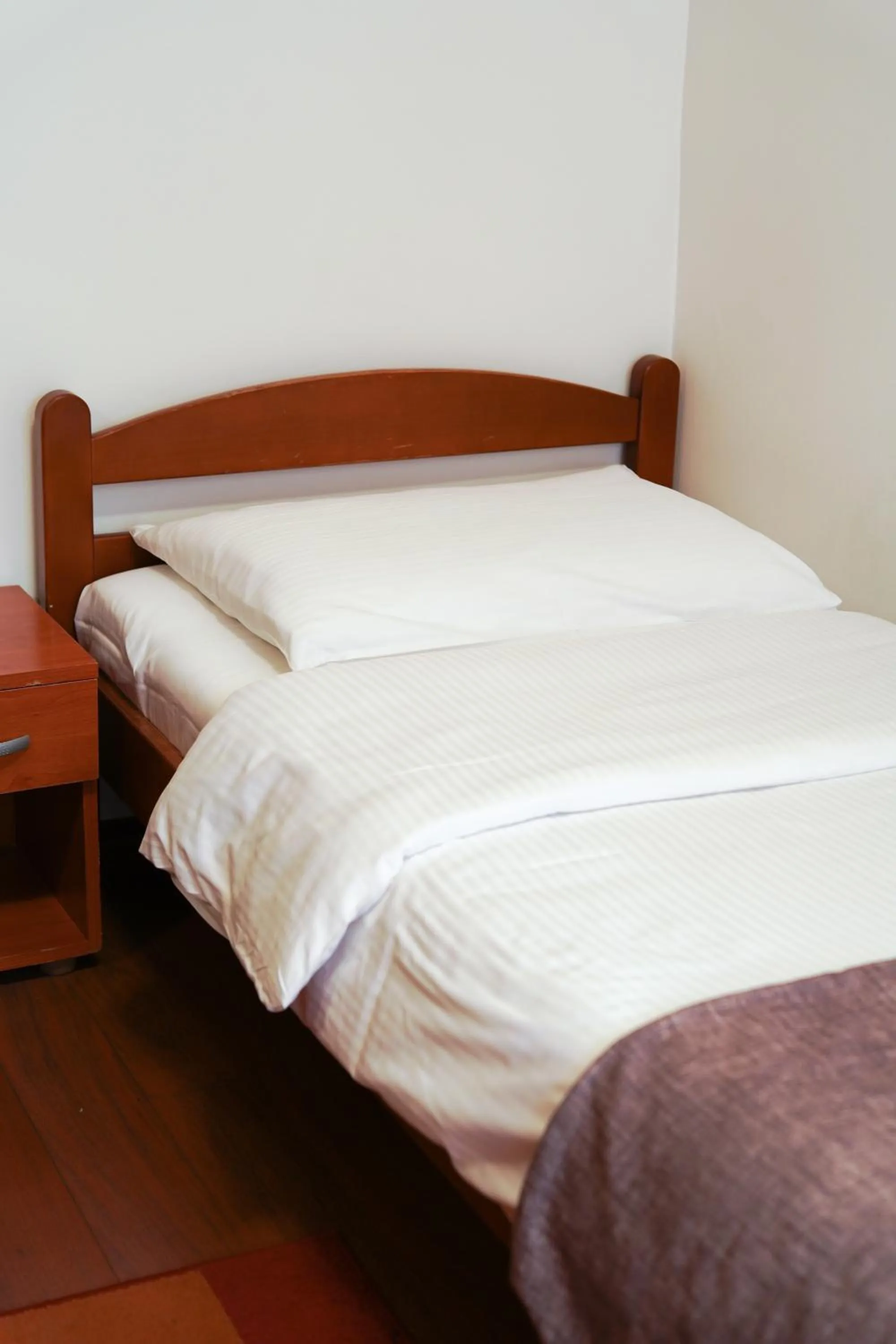 Bed in Hotel Srbija-FREE PARKING