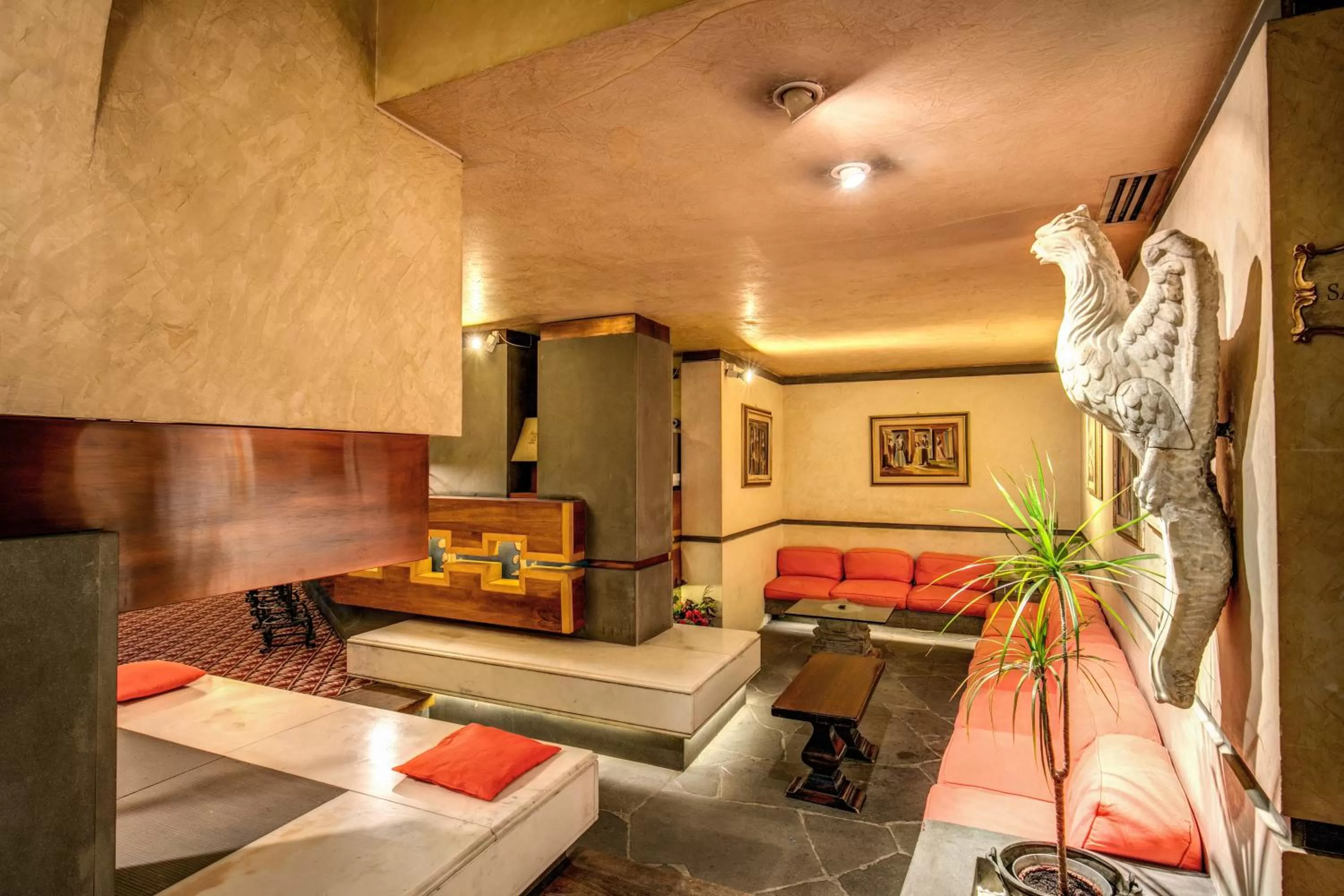 Lounge or bar in Hotel Croce Di Malta