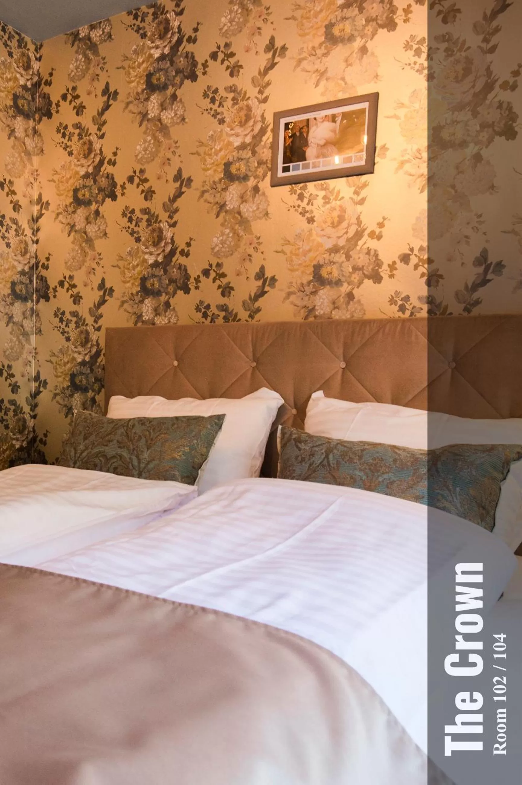 Bed in The Henry Self Check-In Guesthouse