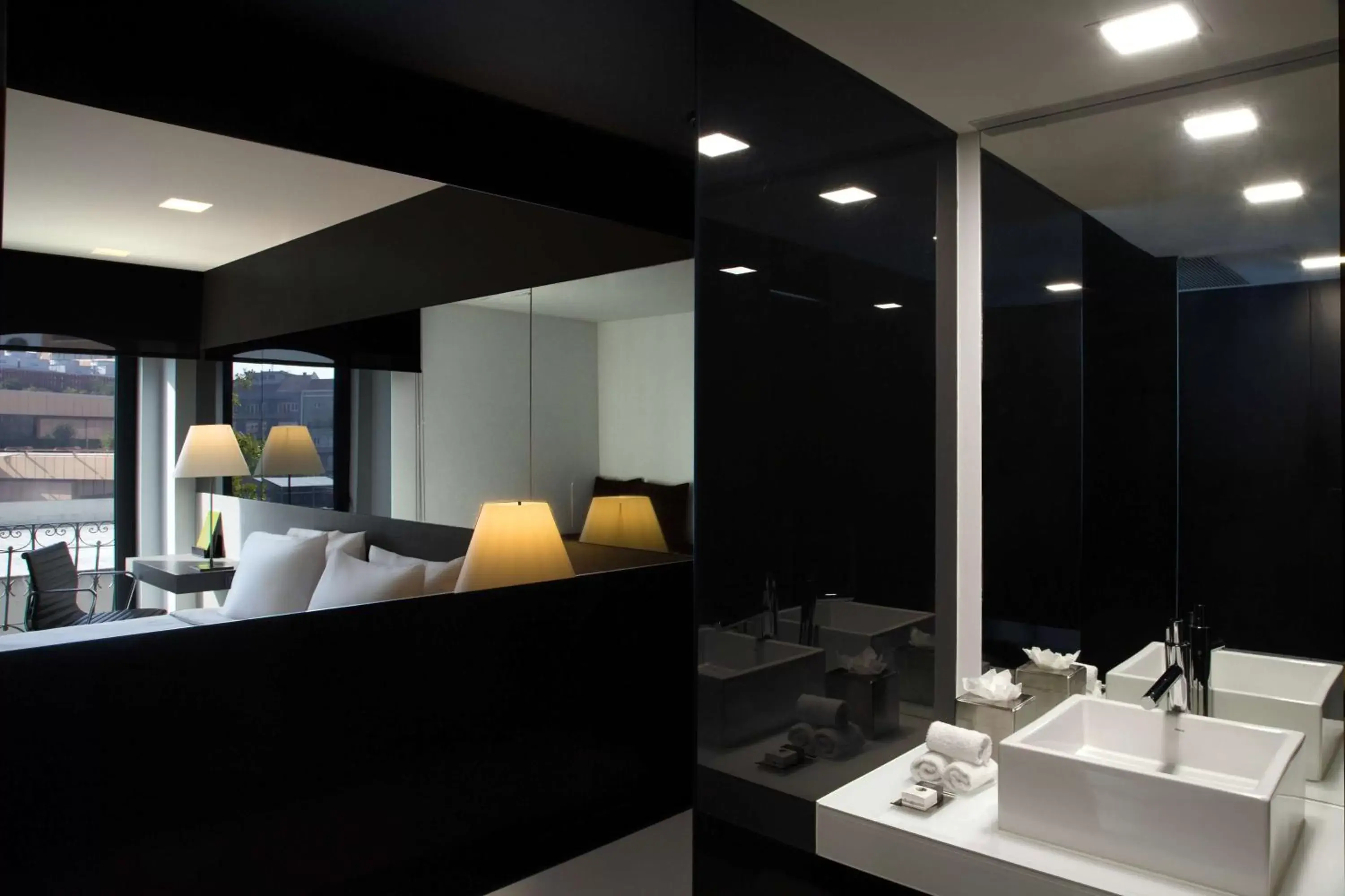 Living room, Bathroom in DoubleTree by Hilton Lisbon Fontana Park