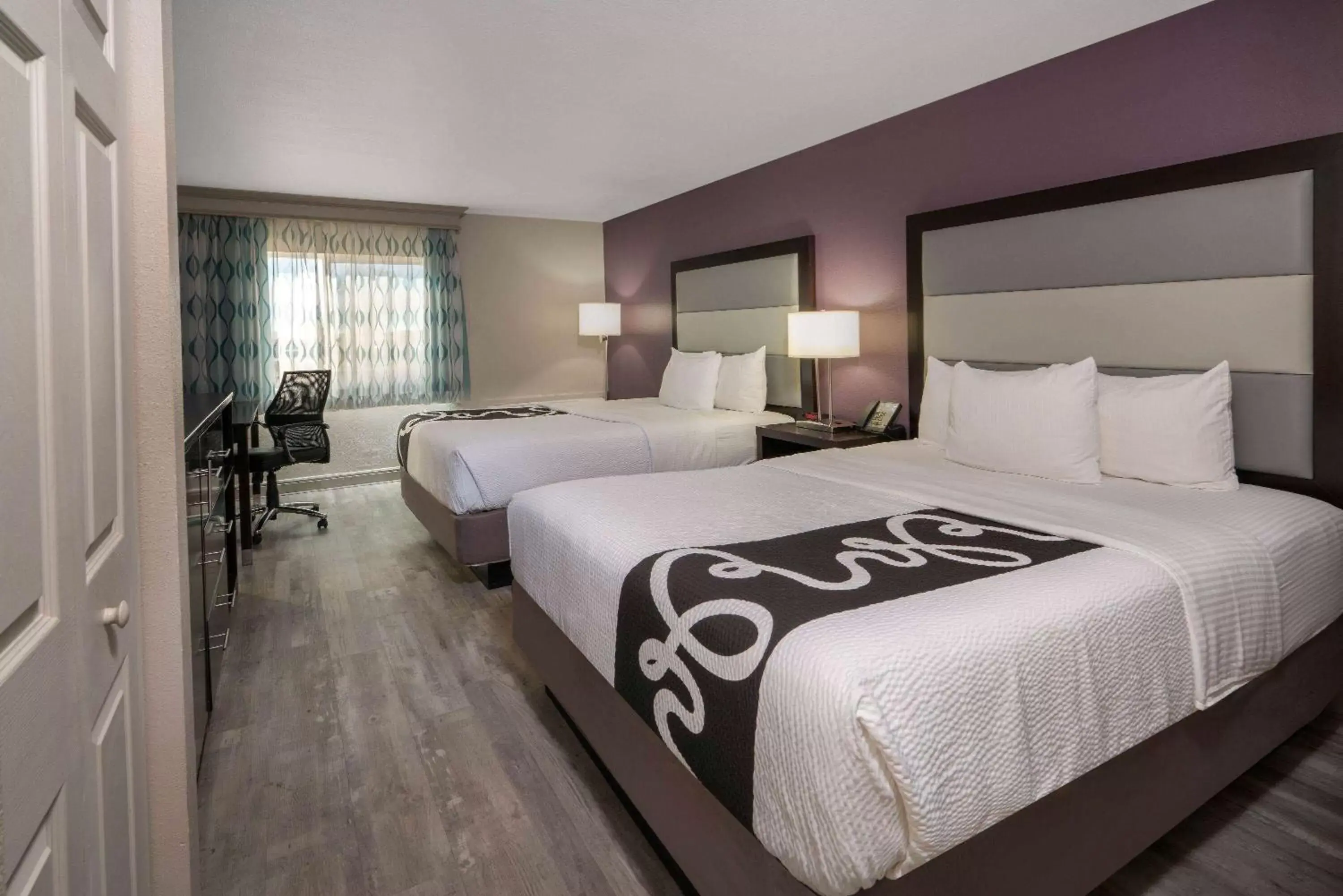 Photo of the whole room, Bed in La Quinta Inn & Suites by Wyndham Fort Collins, Colorado