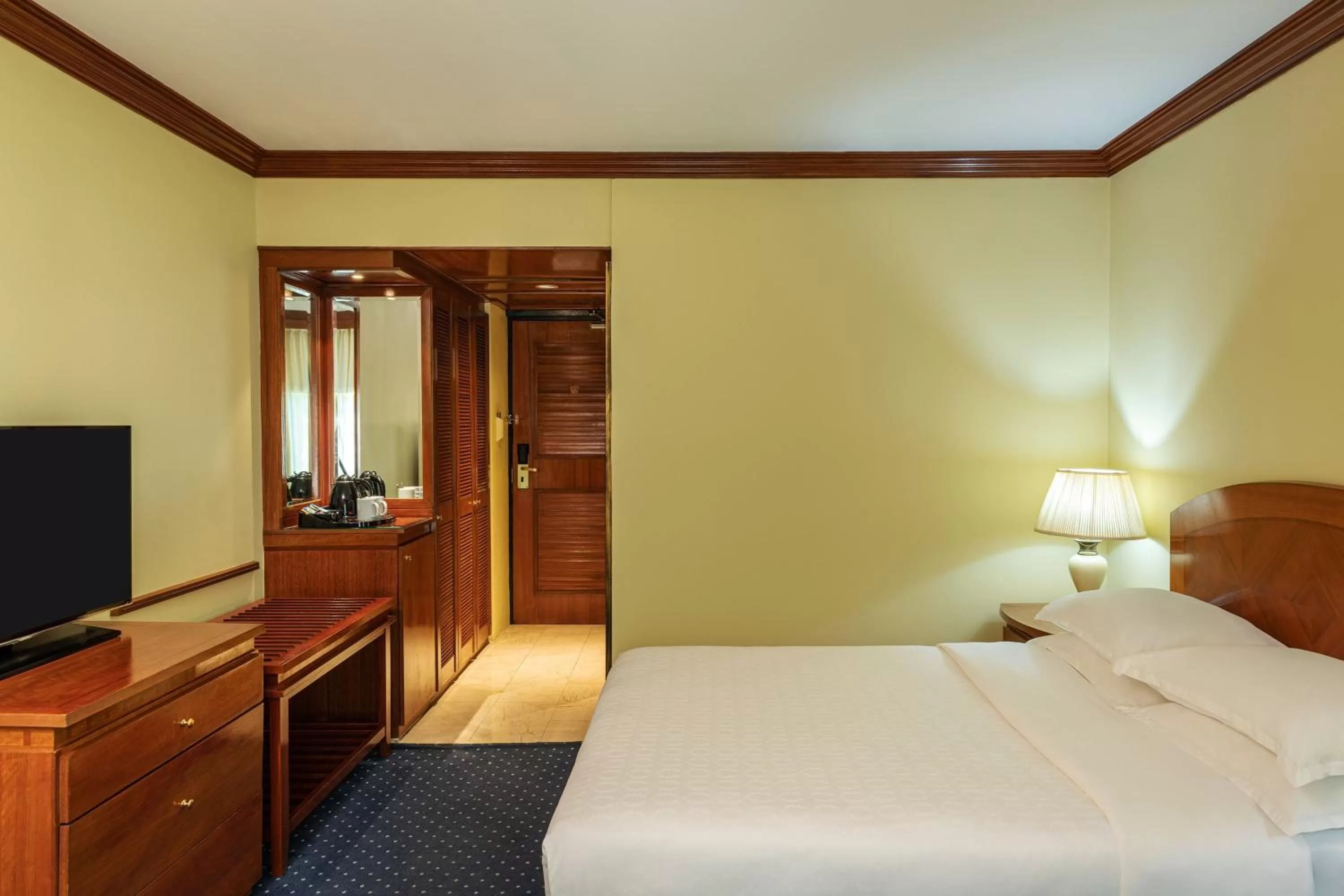 Photo of the whole room, Bed in Sheraton Djibouti