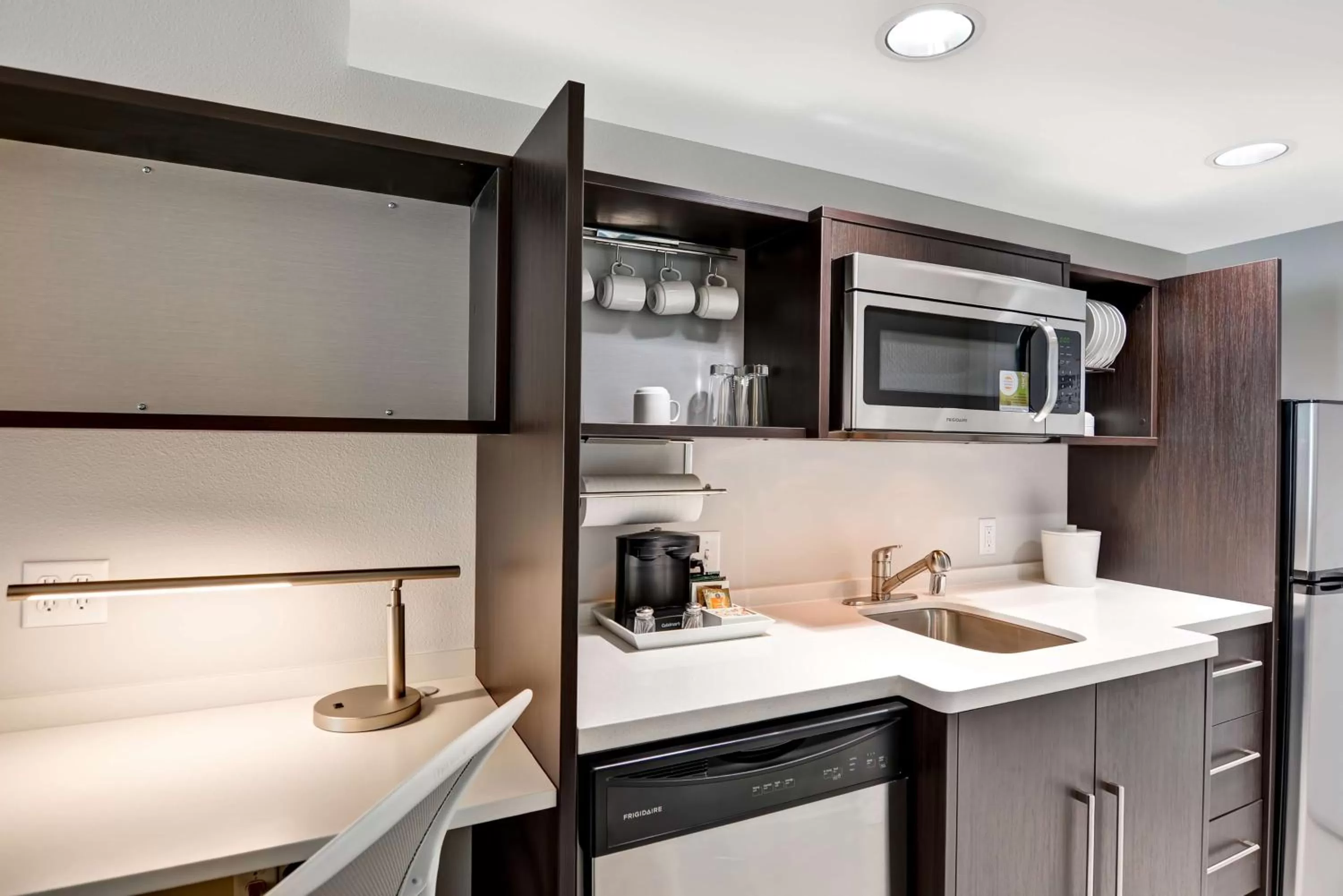 Bedroom in Home2 Suites Azusa