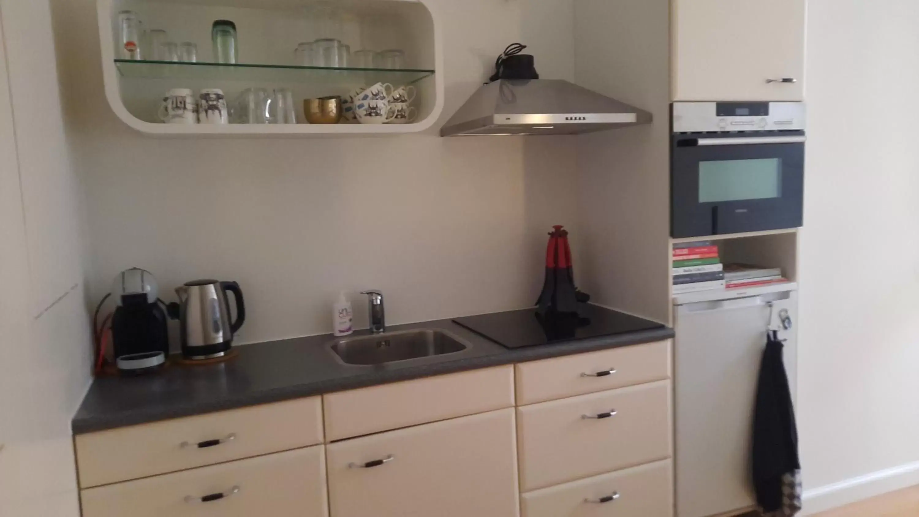 Kitchen or kitchenette, Kitchen/Kitchenette in Lekkerwegbijleeuwen, 1 minuut naar hartje centrum