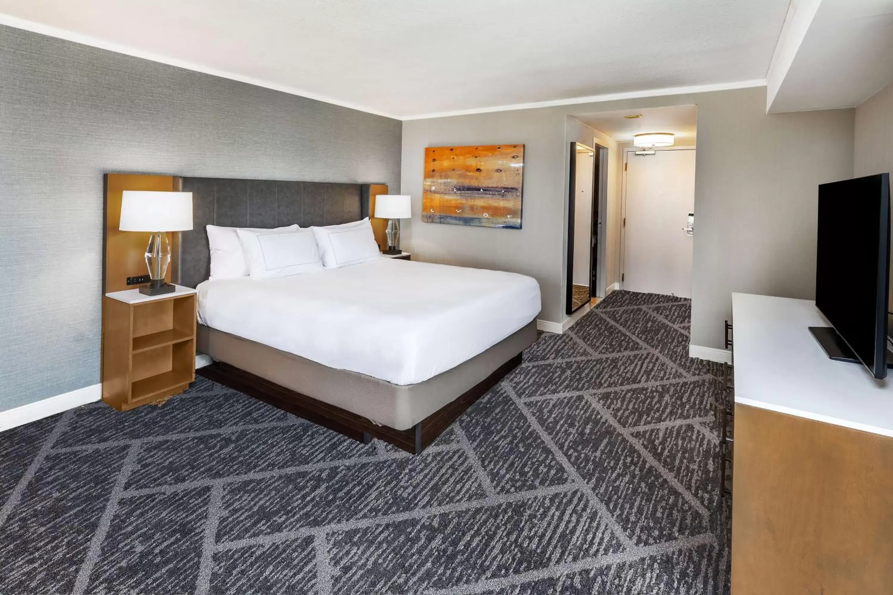 Bedroom, Bed in DoubleTree by Hilton Tulsa at Warren Place