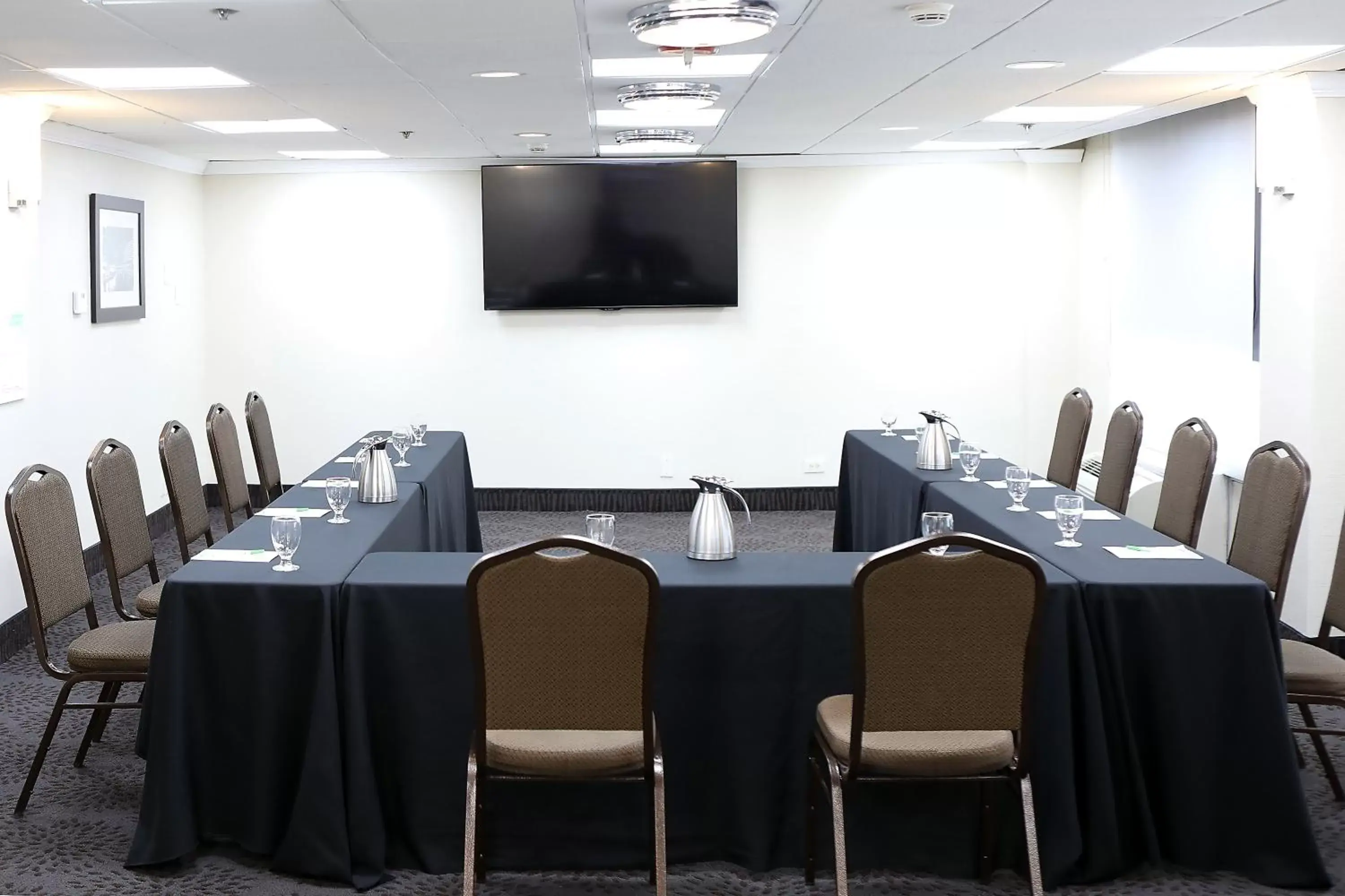 Meeting/conference room in Holiday Inn O'Hare Area, an IHG Hotel