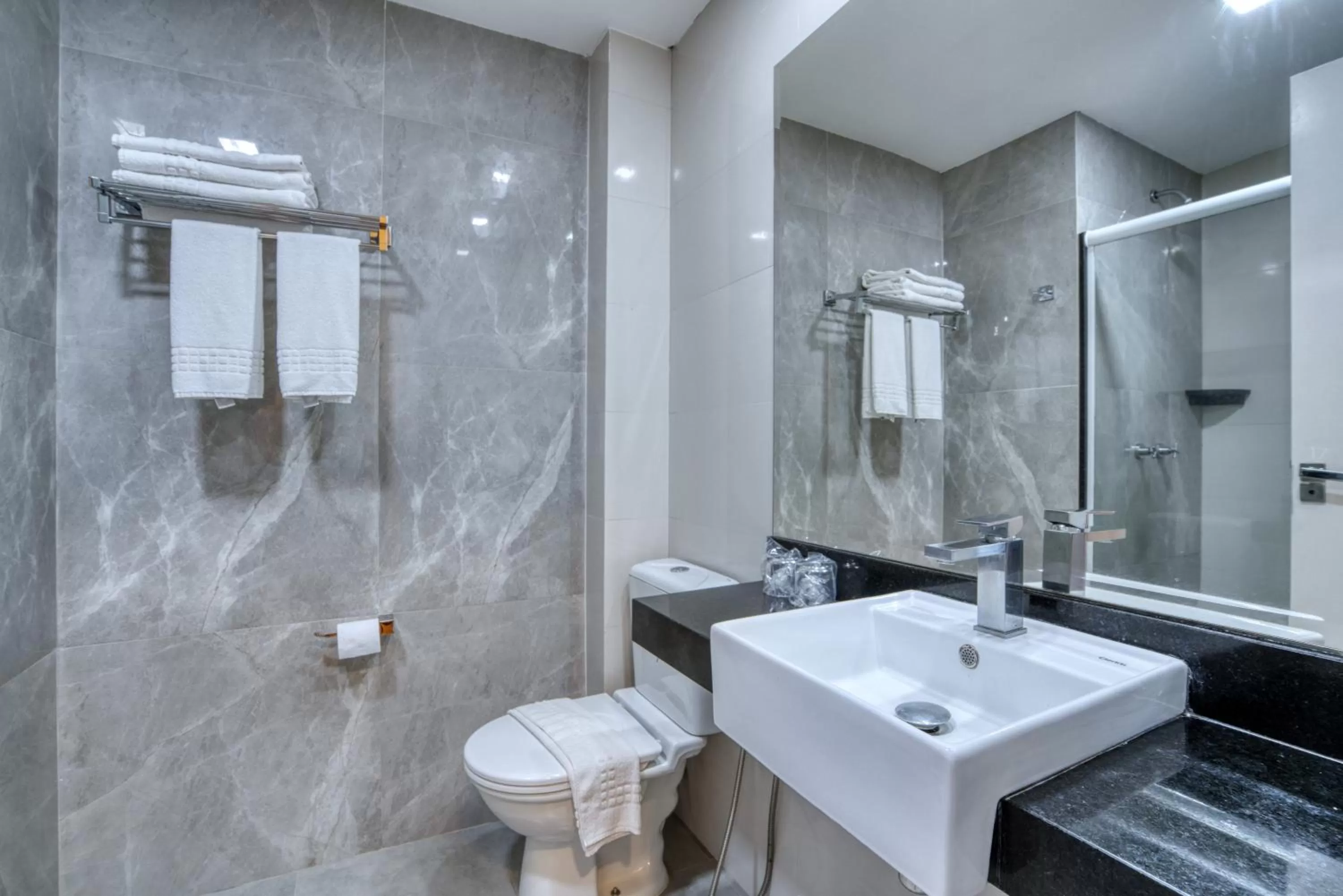 Shower in Viale Cataratas Hotel & Eventos