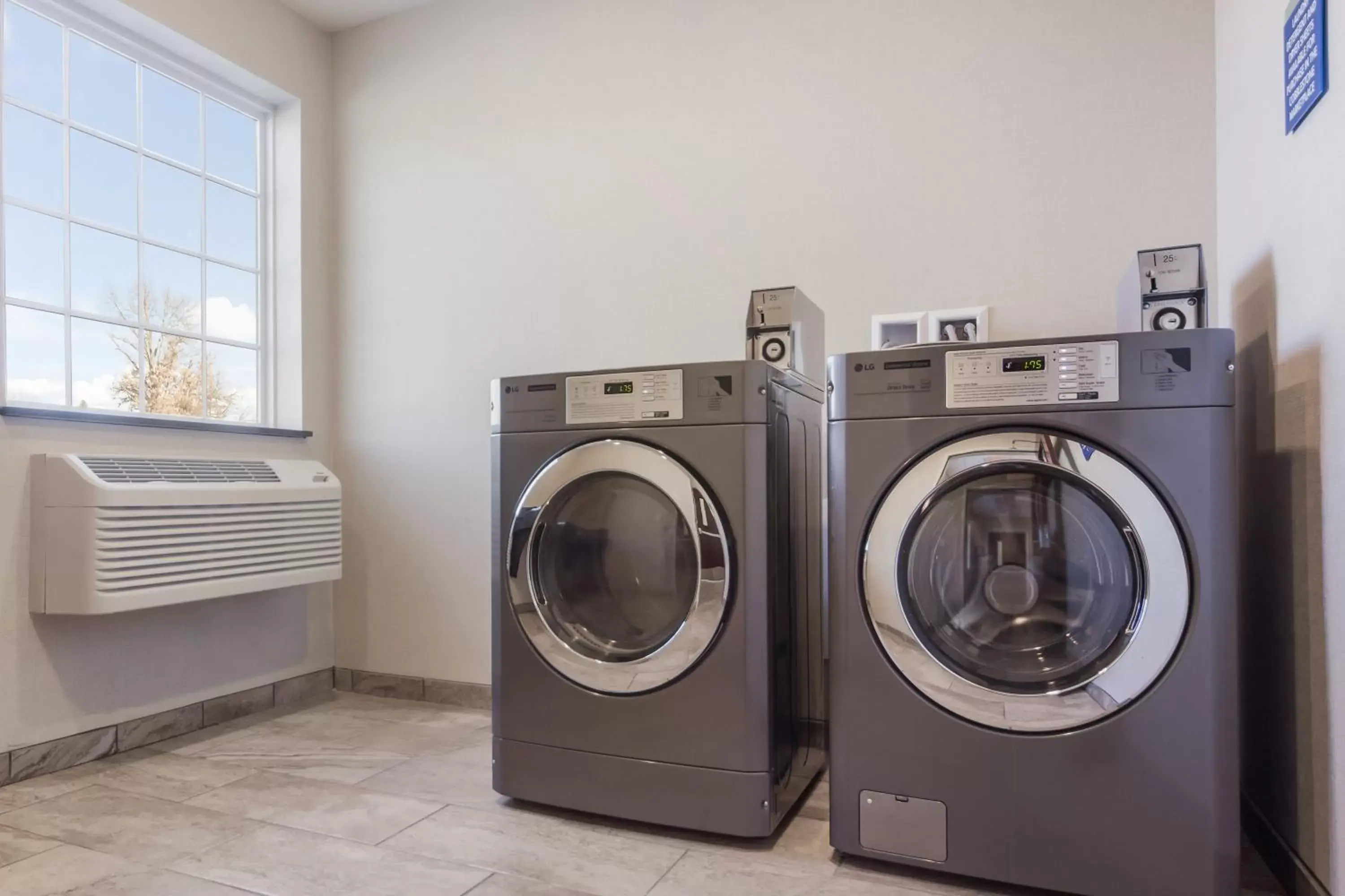 laundry, Kitchen/Kitchenette in Cobblestone Hotel & Suites - Lamar