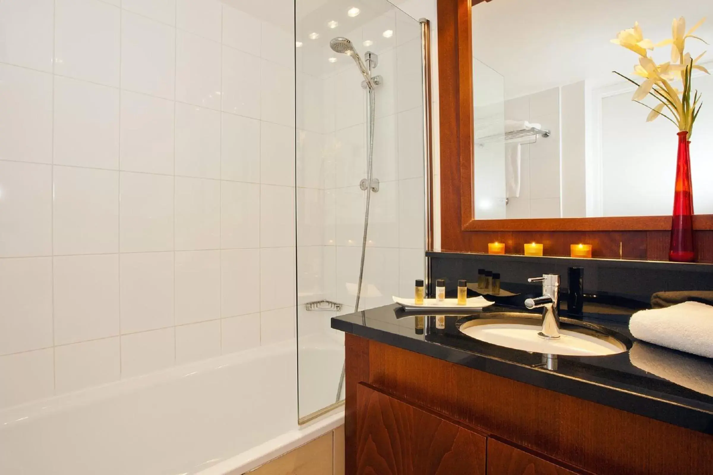 Bathroom in Residhome Paris-Massy Bathroom in Residhome Paris-Massy