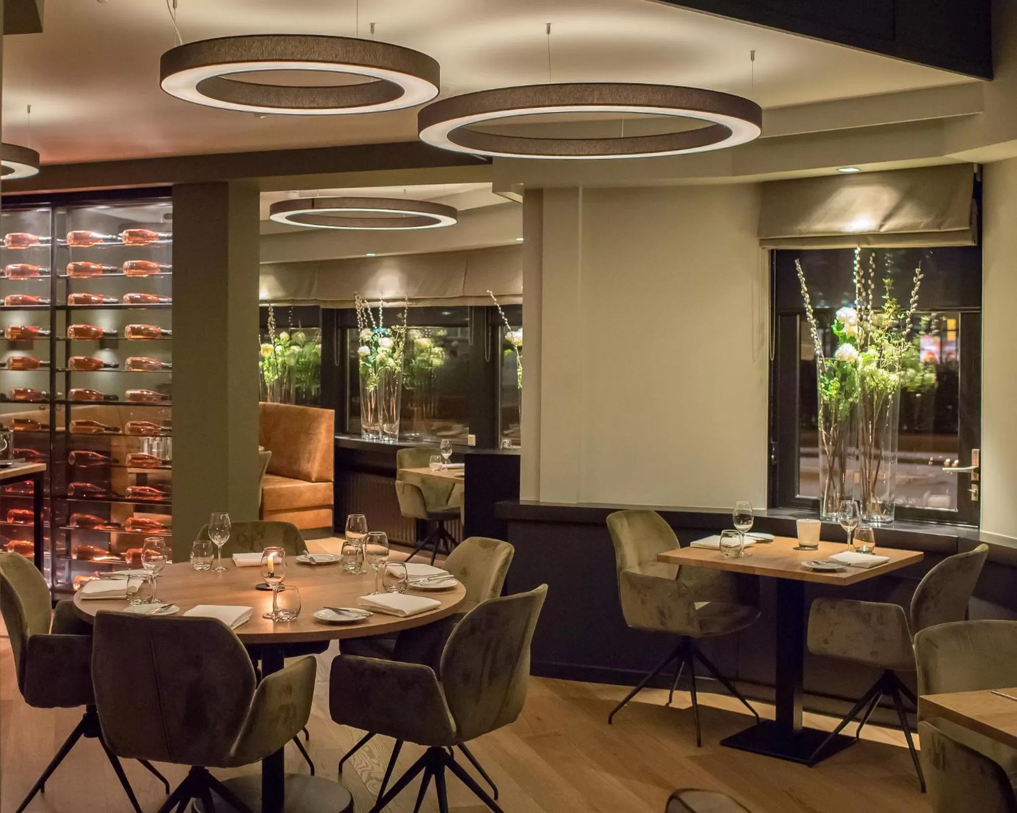 Restaurant/places to eat in Hotel Central