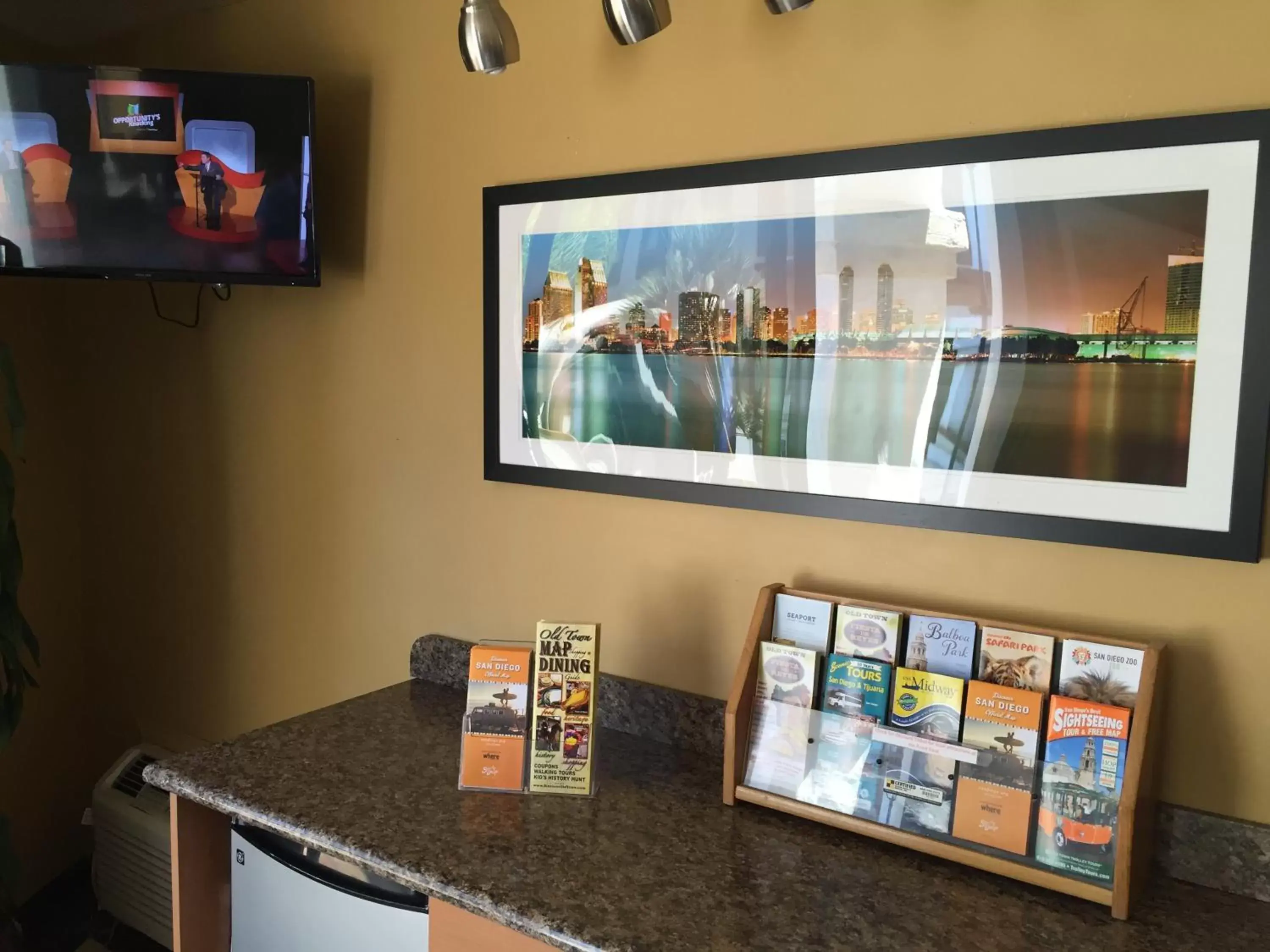 Lobby or reception, TV/Entertainment Center in Old Town Western Inn