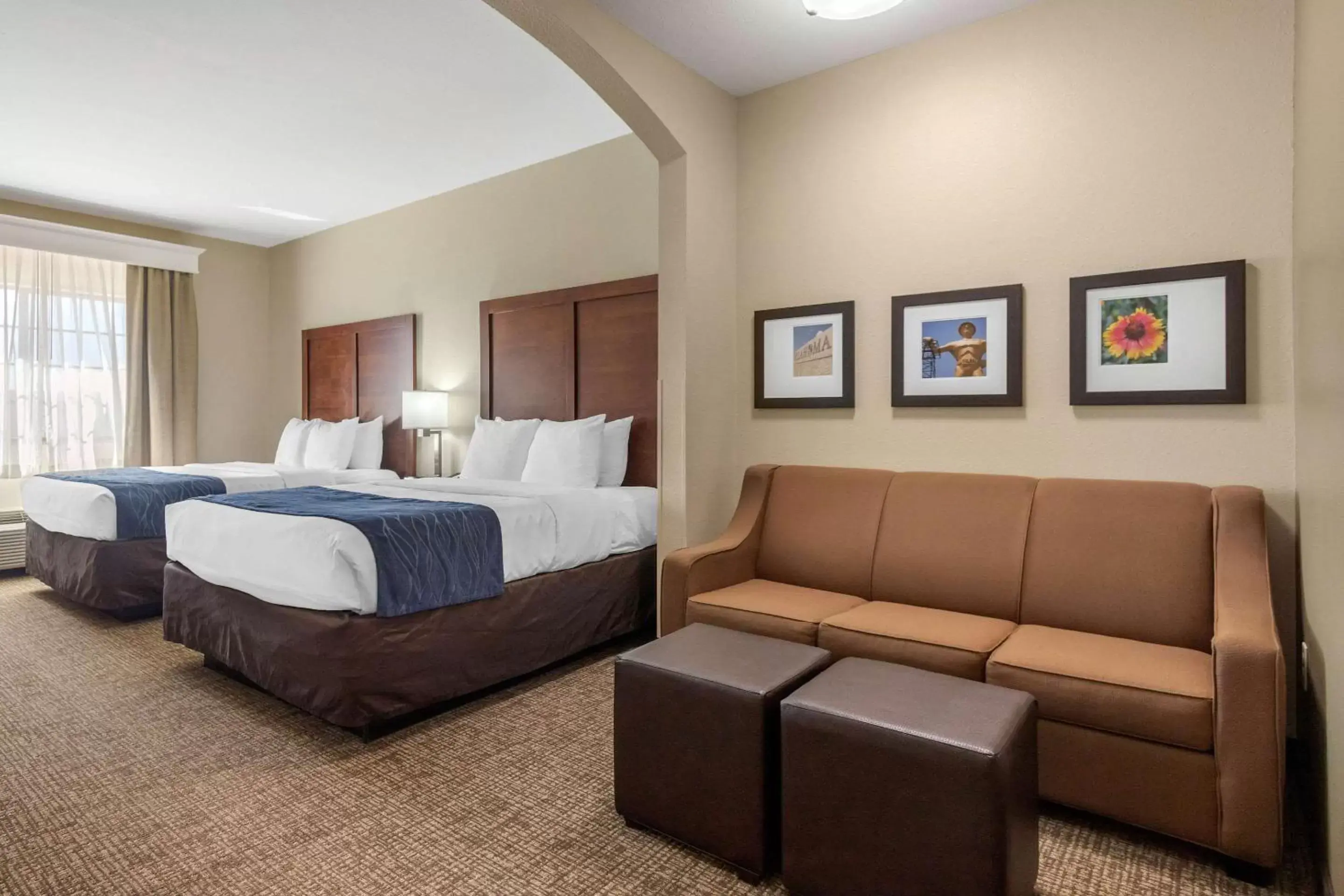 Photo of the whole room, Seating Area in Comfort Inn & Suites Glenpool