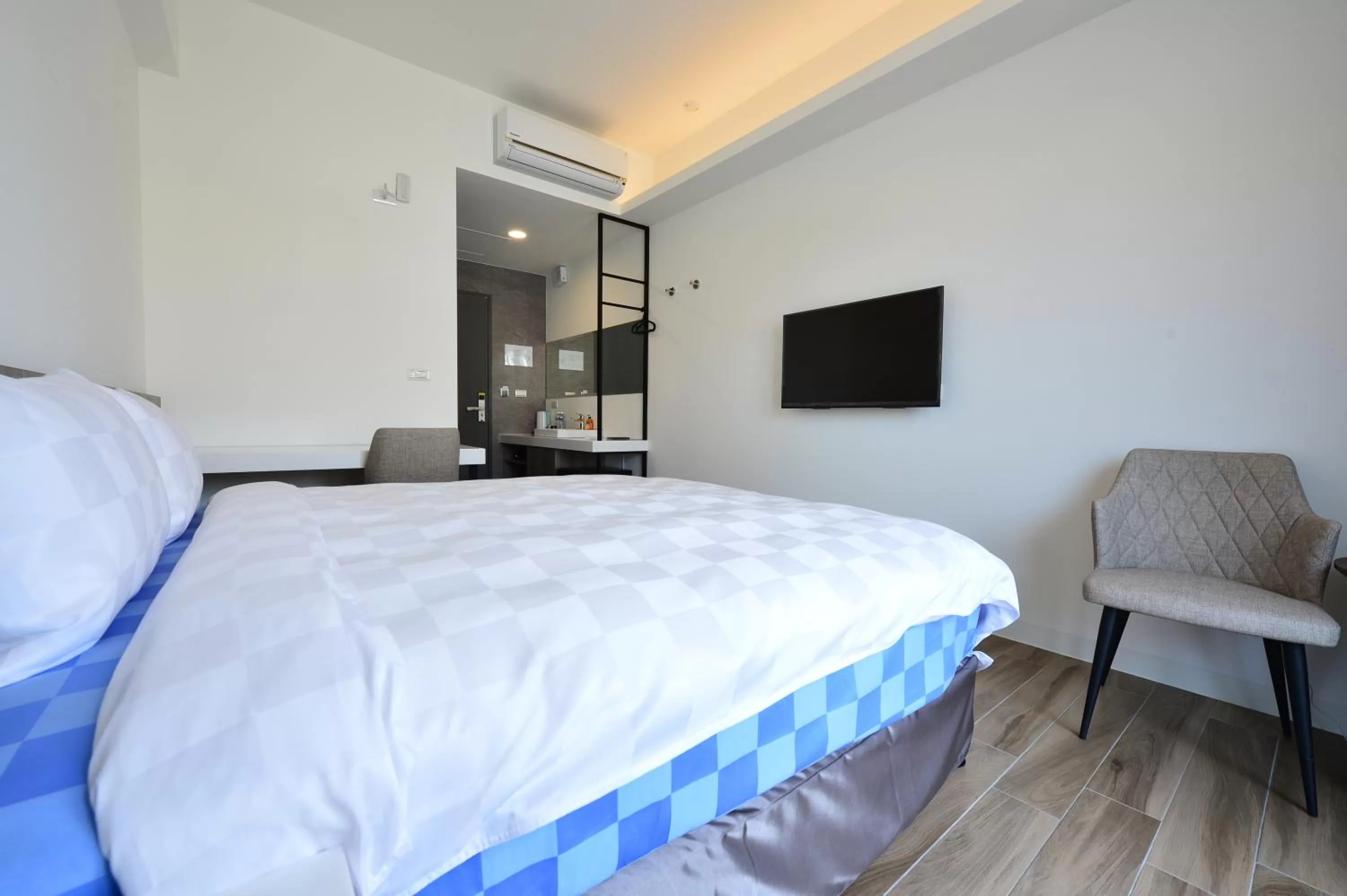 Bed in Sky Square Business Travel