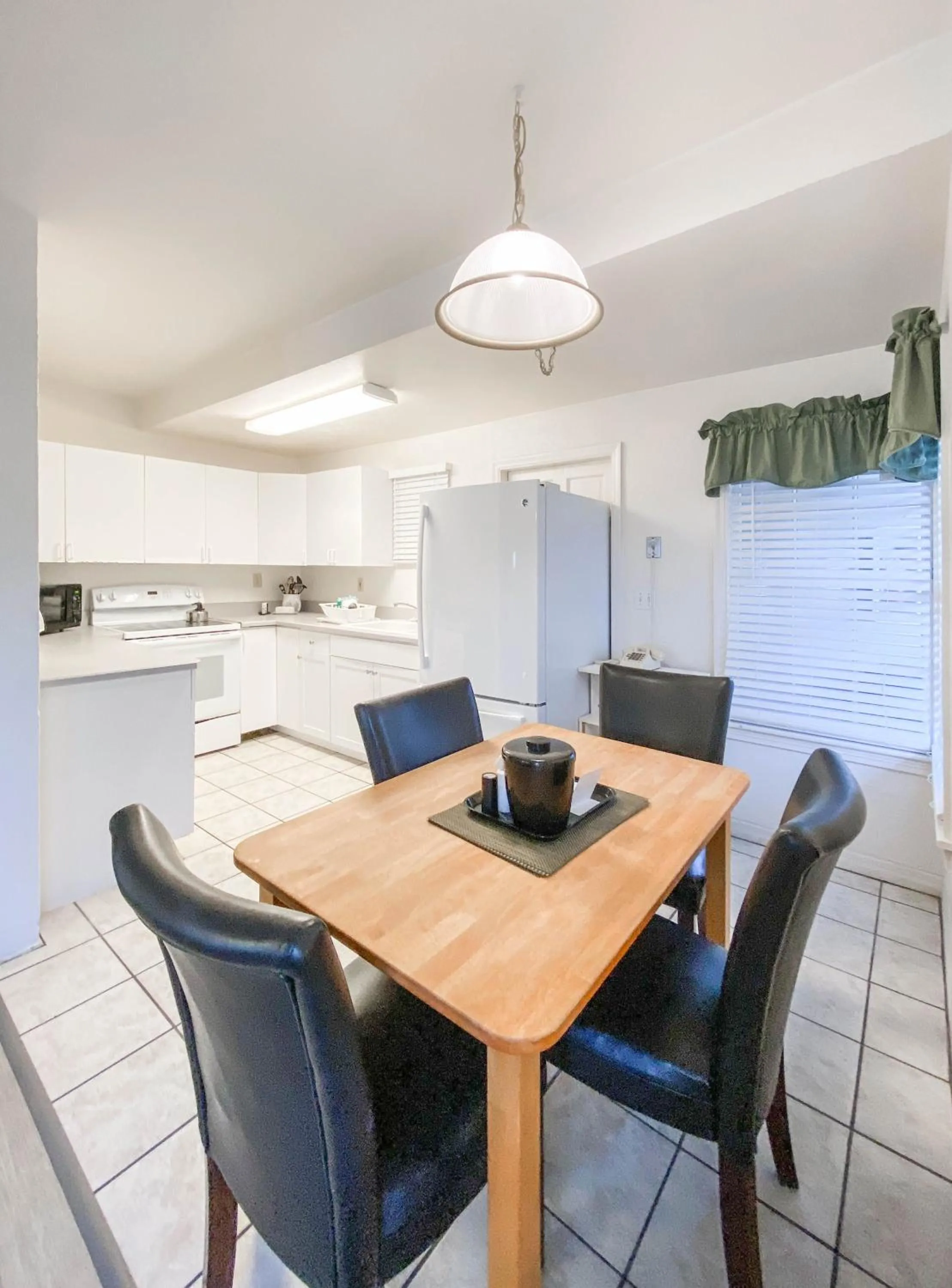 Dining area in Ocean Court Beachfront Hotel