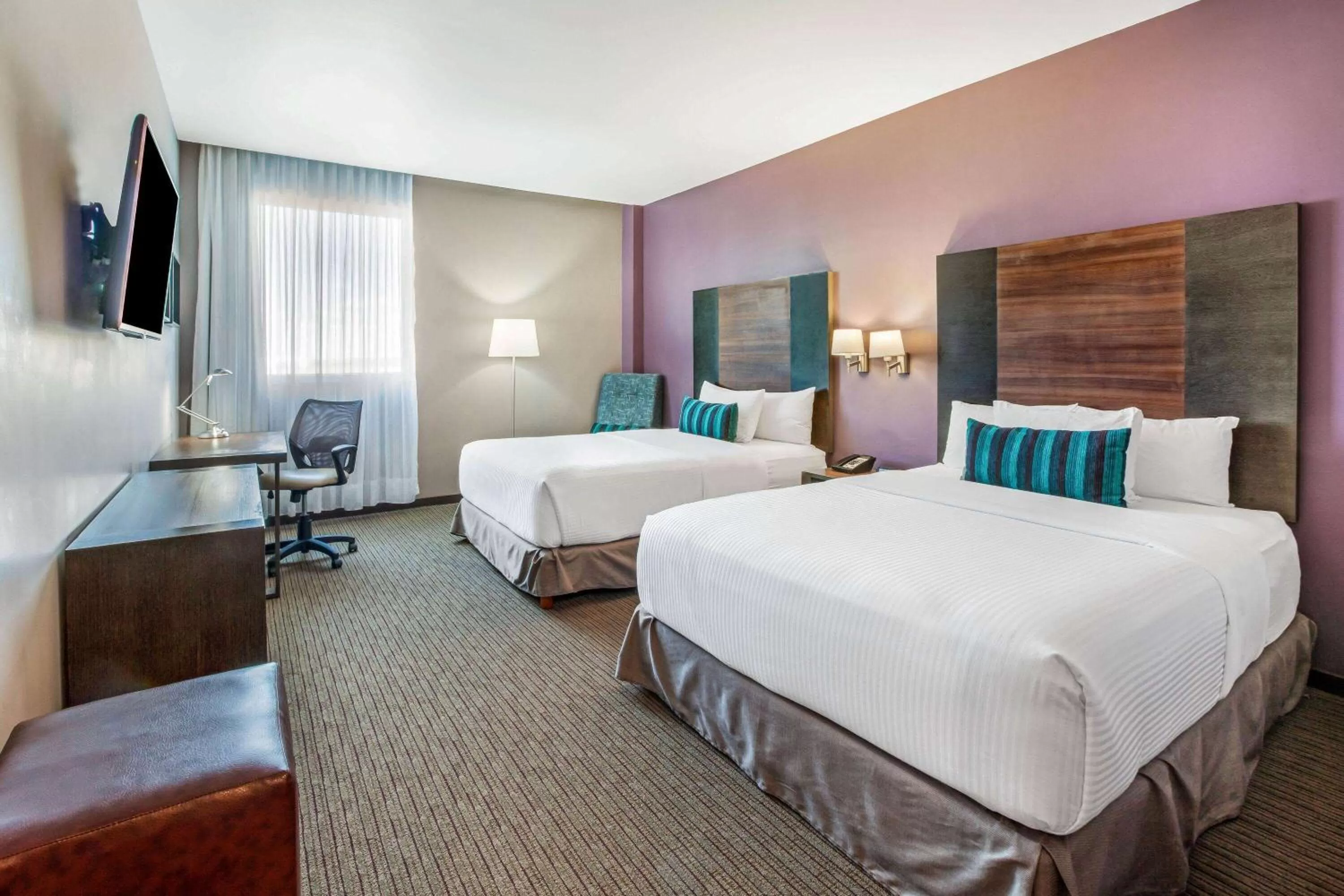 Photo of the whole room, Bed in La Quinta by Wyndham Aguascalientes