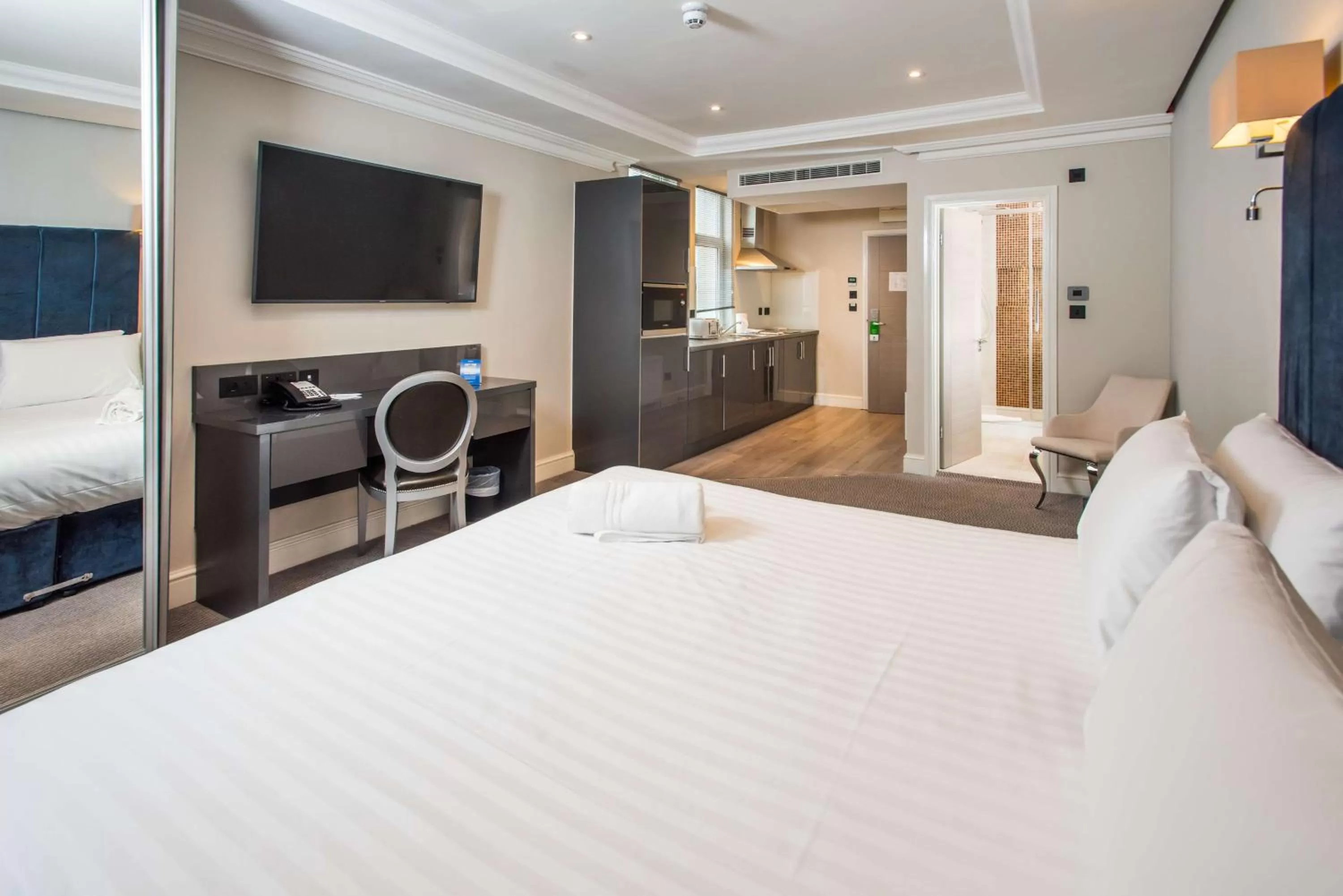 Bed in Best Western Chiswick Palace & Suites London