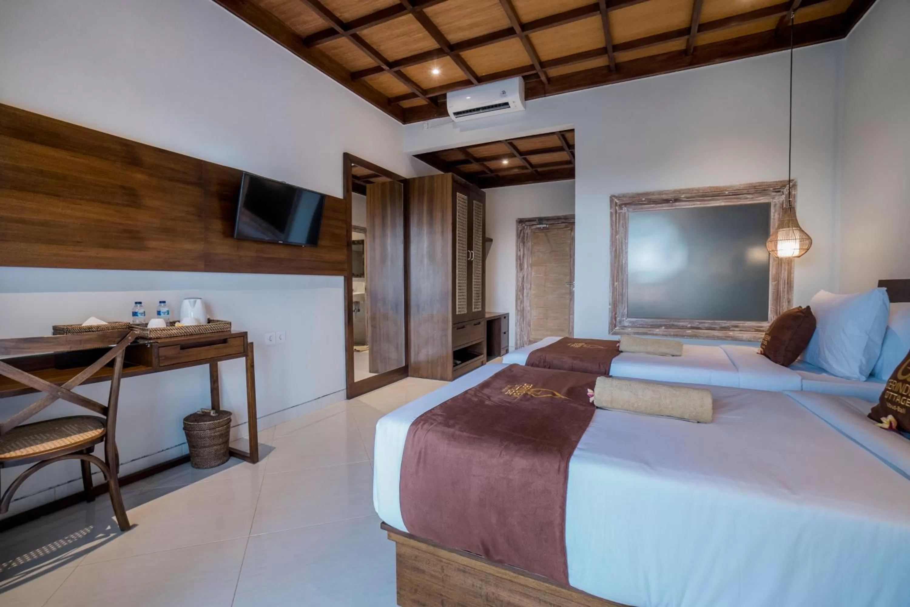 TV and multimedia, Bed in Gerindem Cottages