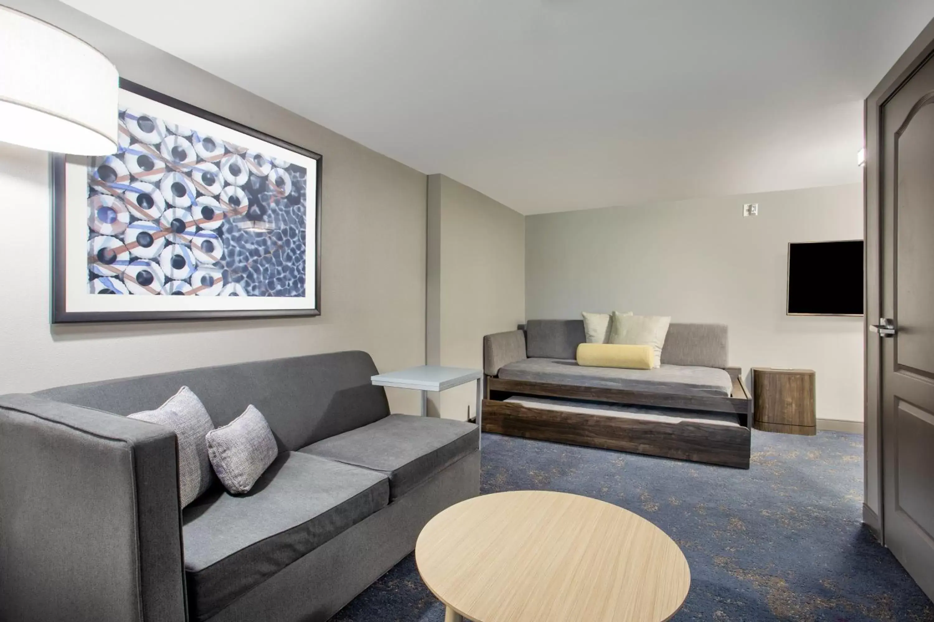 Photo of the whole room, Seating Area in Holiday Inn Valdosta Conference Center, an IHG Hotel