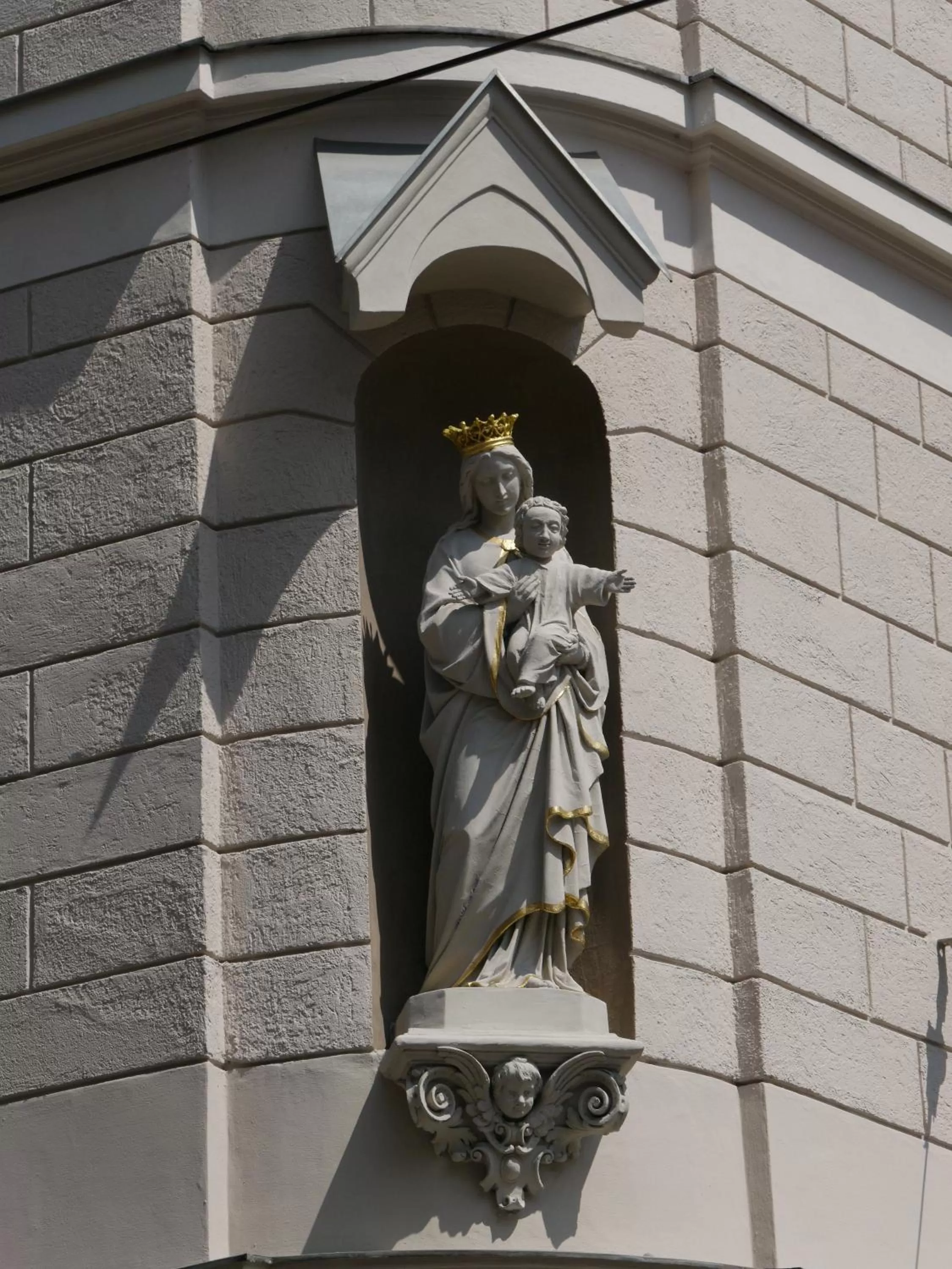 Facade/entrance in Dom Hotel