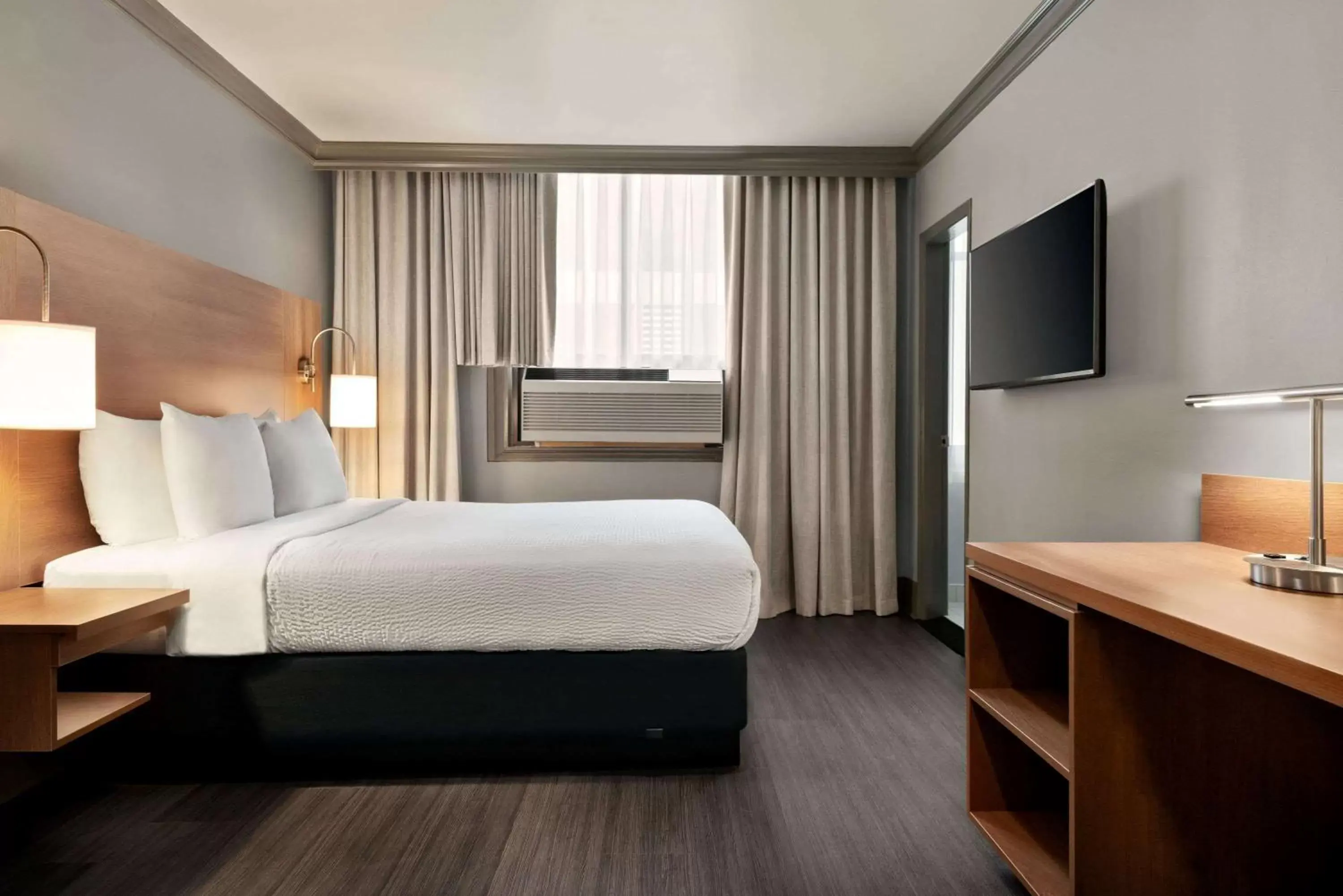 Photo of the whole room, Bed in Days Inn by Wyndham Vancouver Downtown
