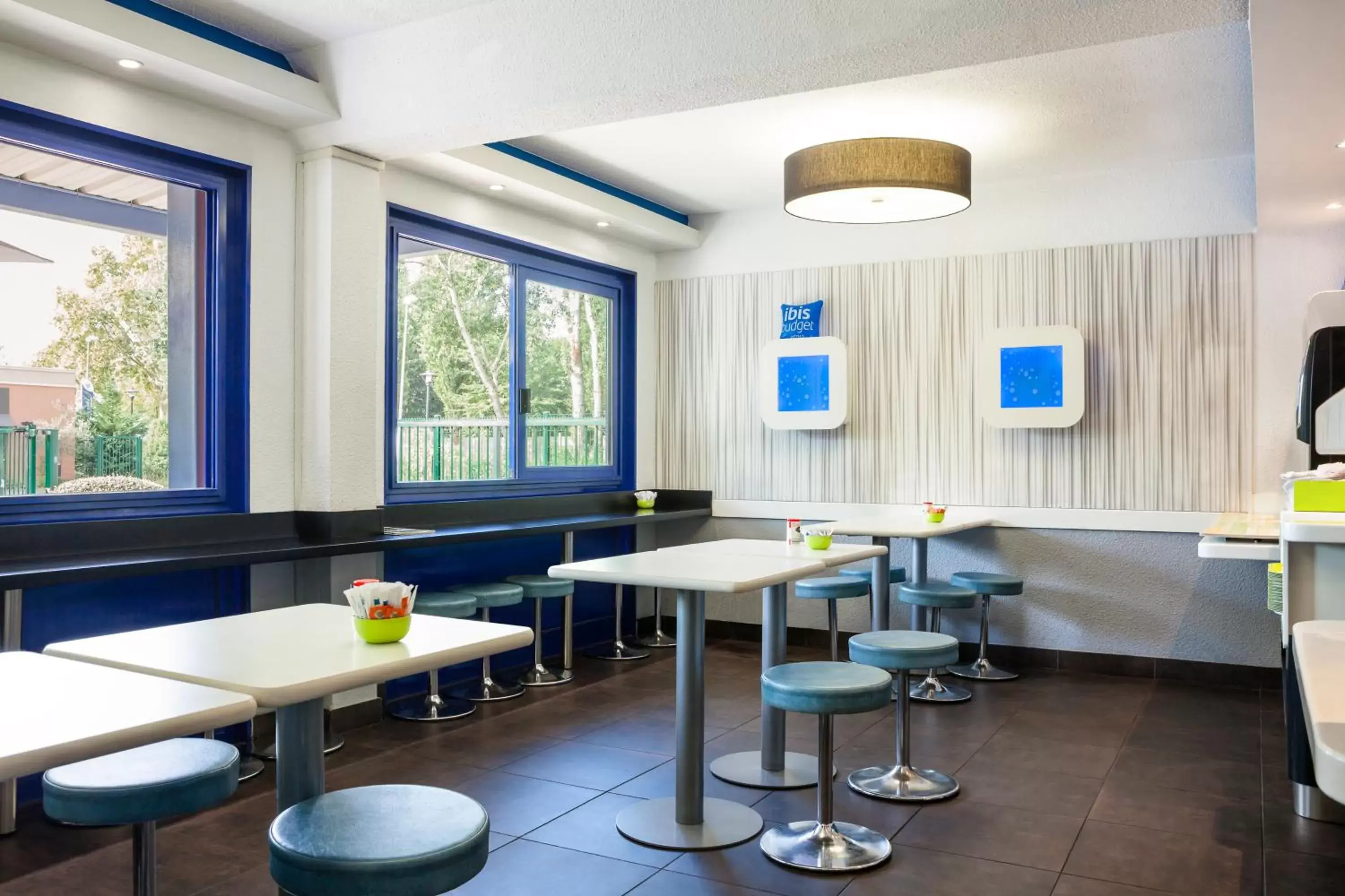 Lobby or reception in ibis budget Sucy en Brie Lobby or reception in ibis budget Sucy en Brie