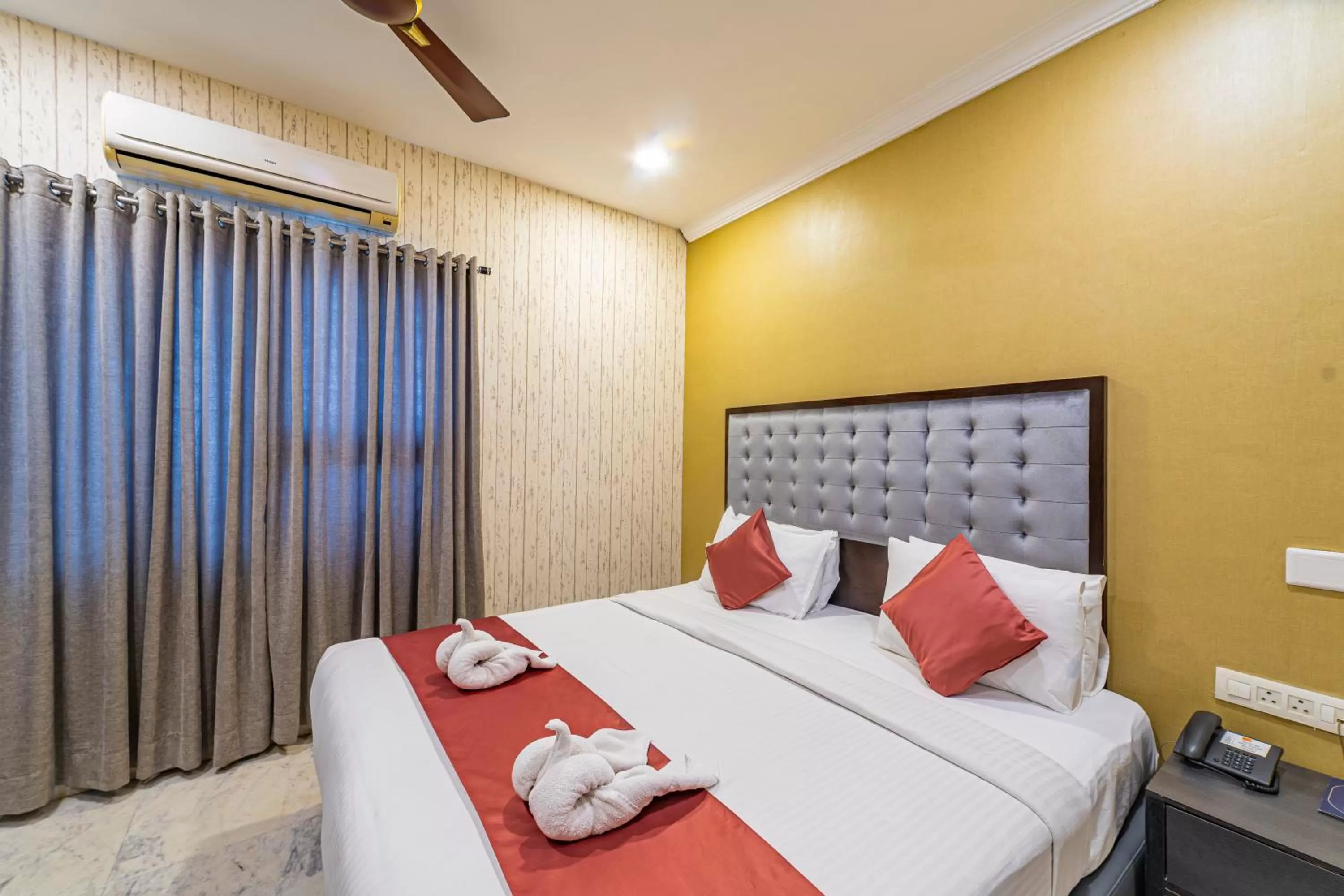 Bedroom, Bed in Hotel Athome , Whitefields, Kondapur