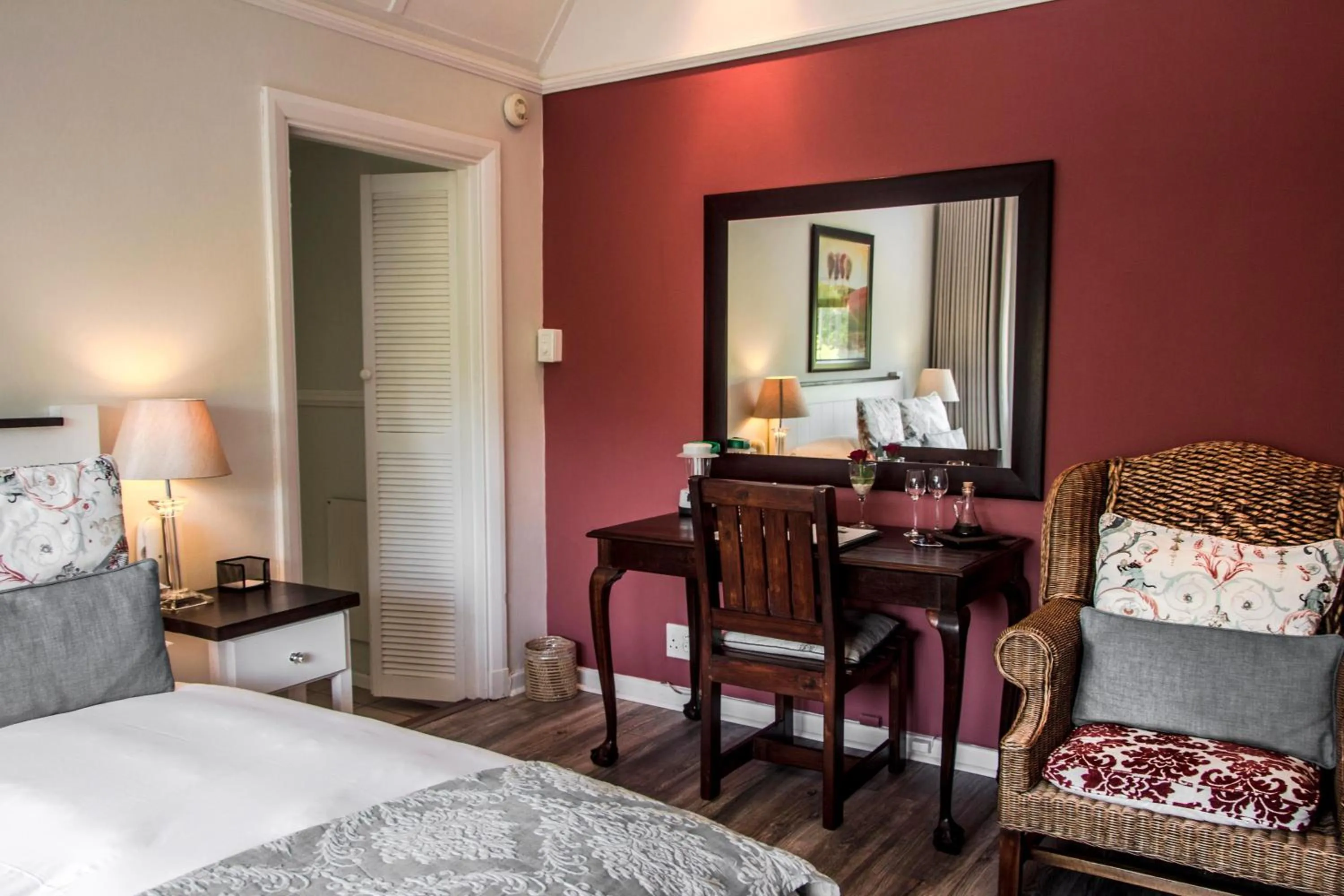 Queen Room - single occupancy in Wild Olive Guest House & Villa
