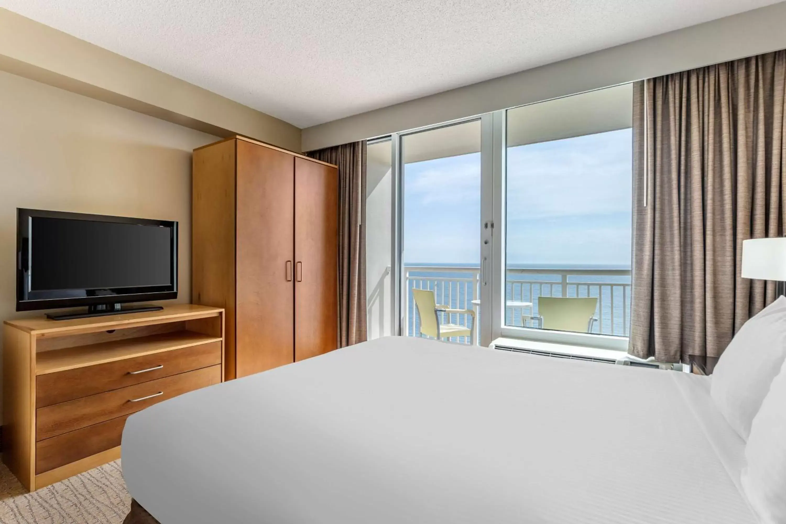 Bed, TV/Entertainment Center in Hilton Vacation Club Ocean Beach Club Virginia Beach