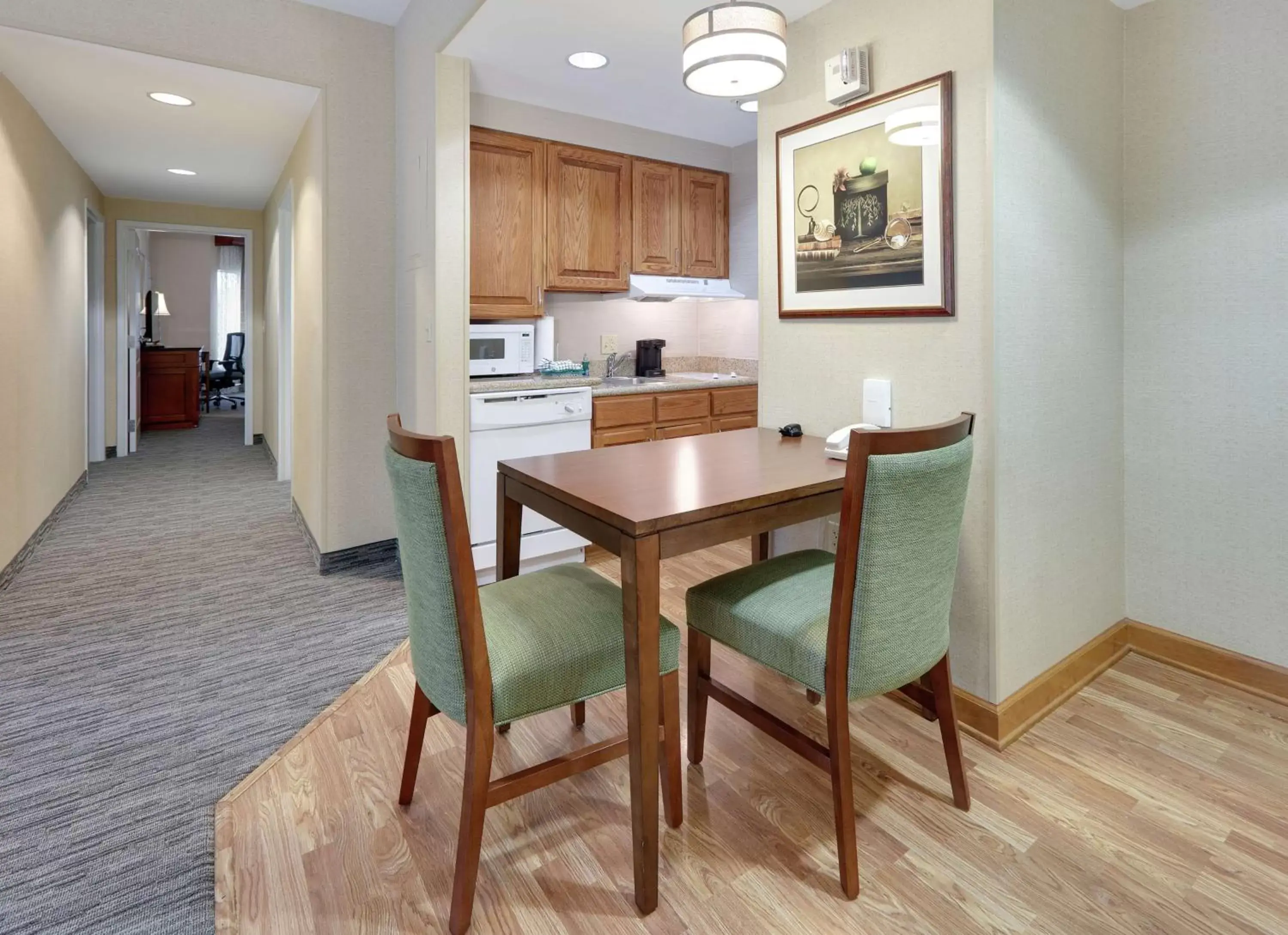 Kitchen or kitchenette, Dining Area in Homewood Suites Hagerstown